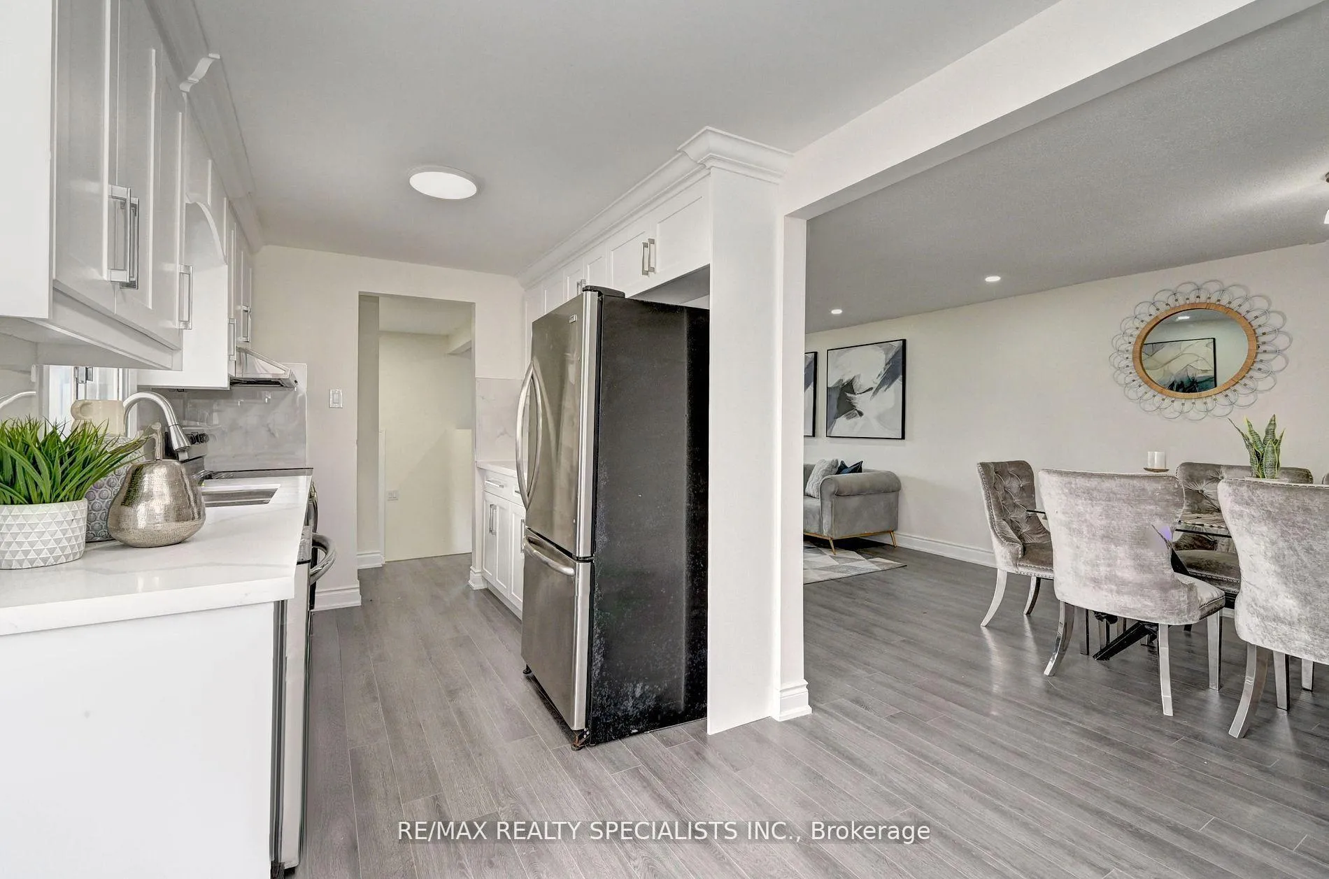 Photo 5 of 11 Dinison Crescent, Kitchener, Laurentian Hills/Country Hills W — HOMEH