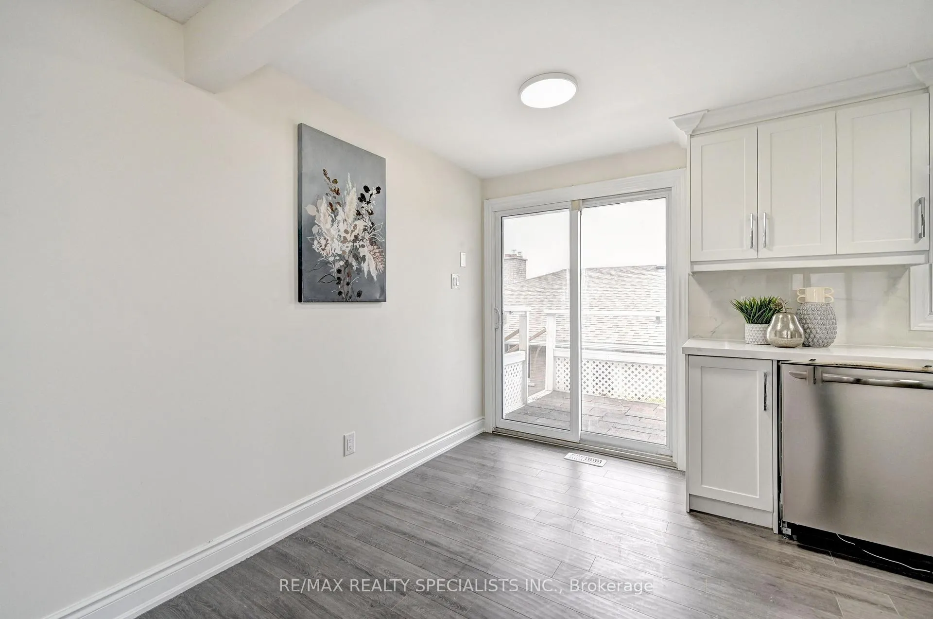 Photo 6 of 11 Dinison Crescent, Kitchener, Laurentian Hills/Country Hills W — HOMEH