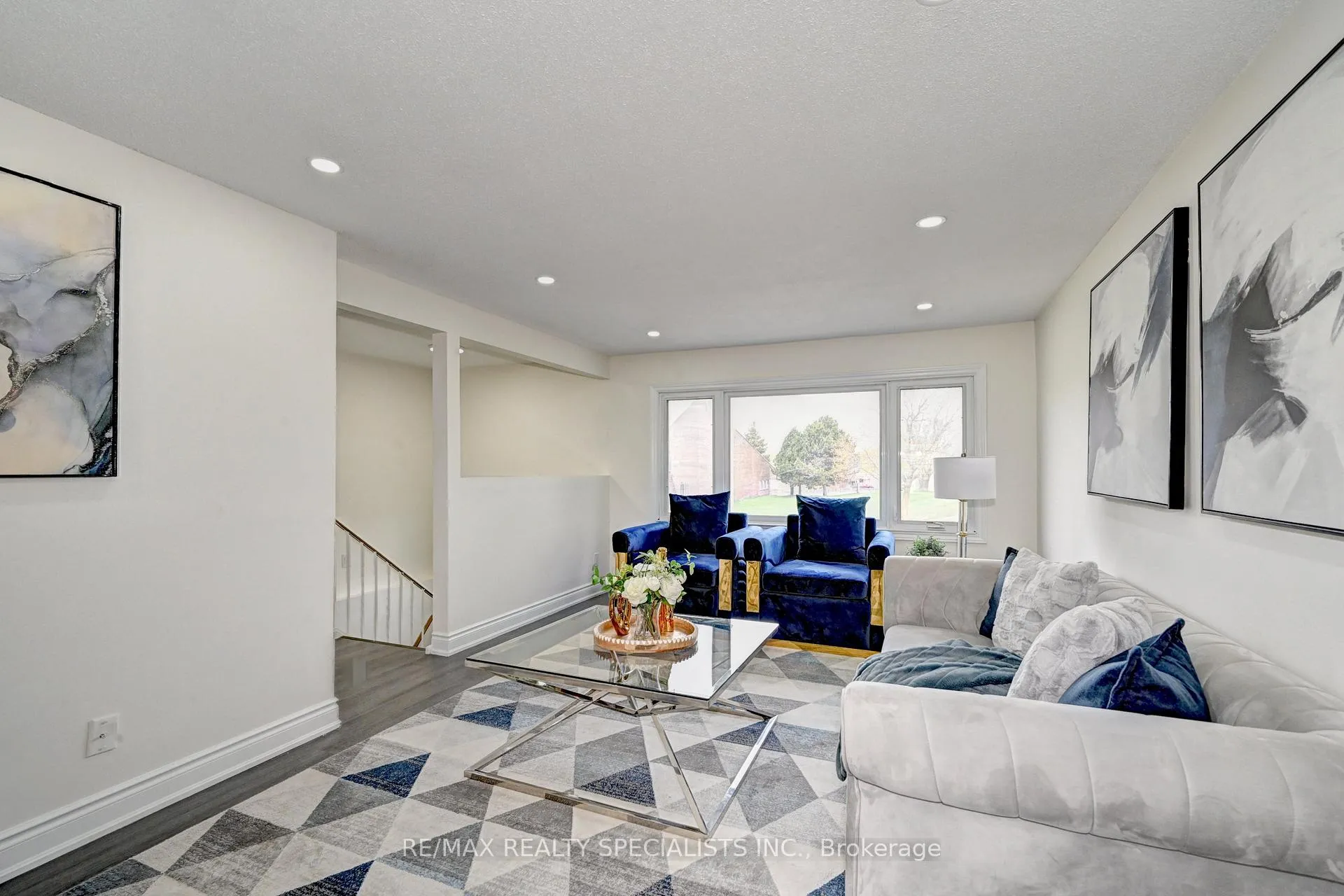 Photo 7 of 11 Dinison Crescent, Kitchener, Laurentian Hills/Country Hills W — HOMEH