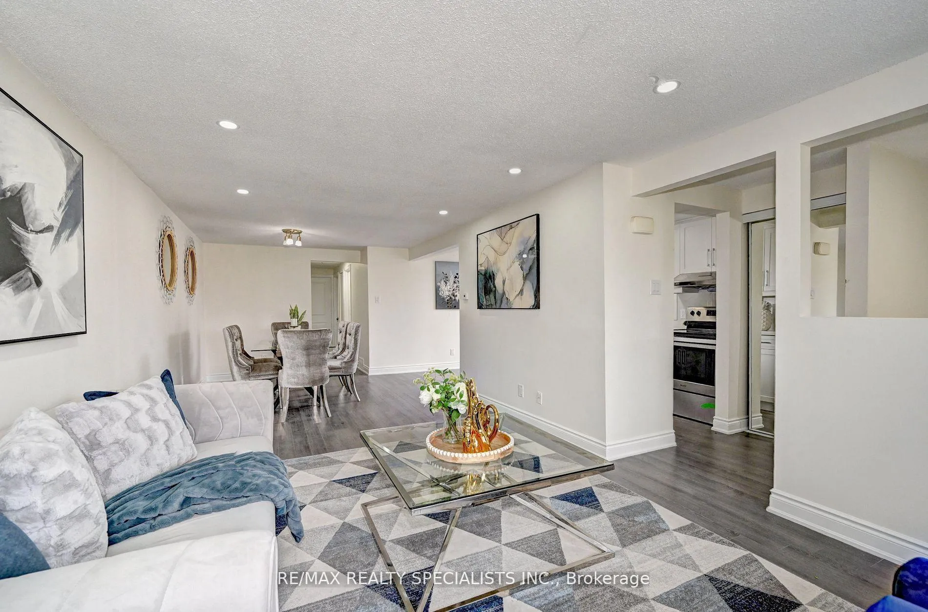 Photo 10 of 11 Dinison Crescent, Kitchener, Laurentian Hills/Country Hills W — HOMEH