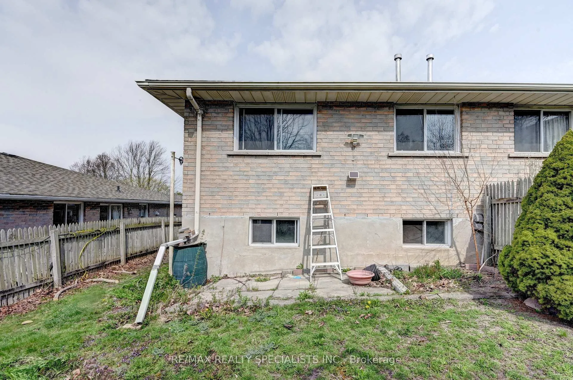 Photo 12 of 11 Dinison Crescent, Kitchener, Laurentian Hills/Country Hills W — HOMEH