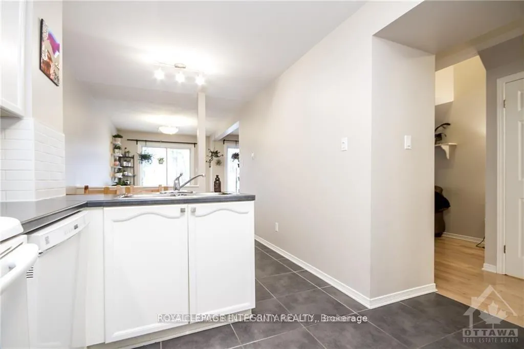 Photo 9 of 15 Peterson Place, Ottawa, Kanata - Katimavik — HOMEH