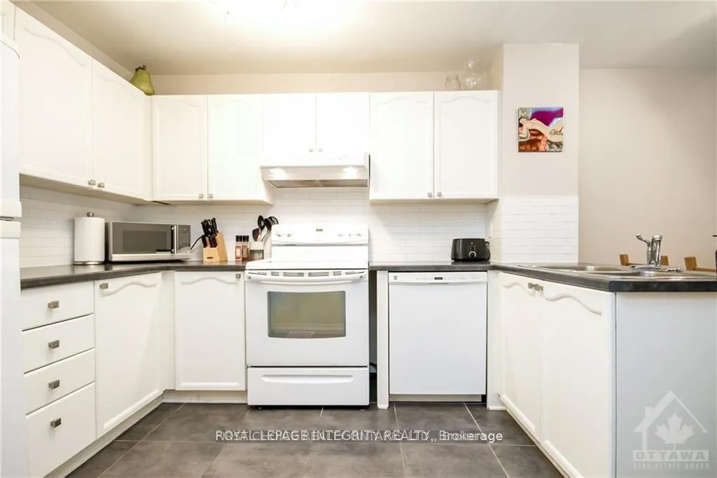 Photo 10 of 15 Peterson Place, Ottawa, Kanata - Katimavik — HOMEH