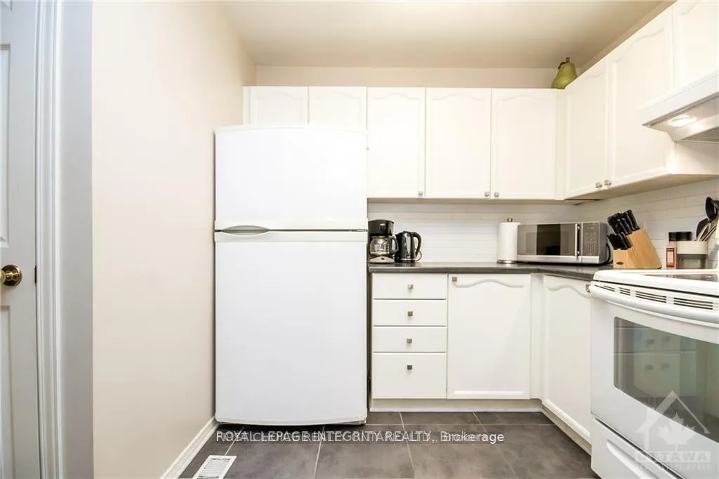 Photo 11 of 15 Peterson Place, Ottawa, Kanata - Katimavik — HOMEH