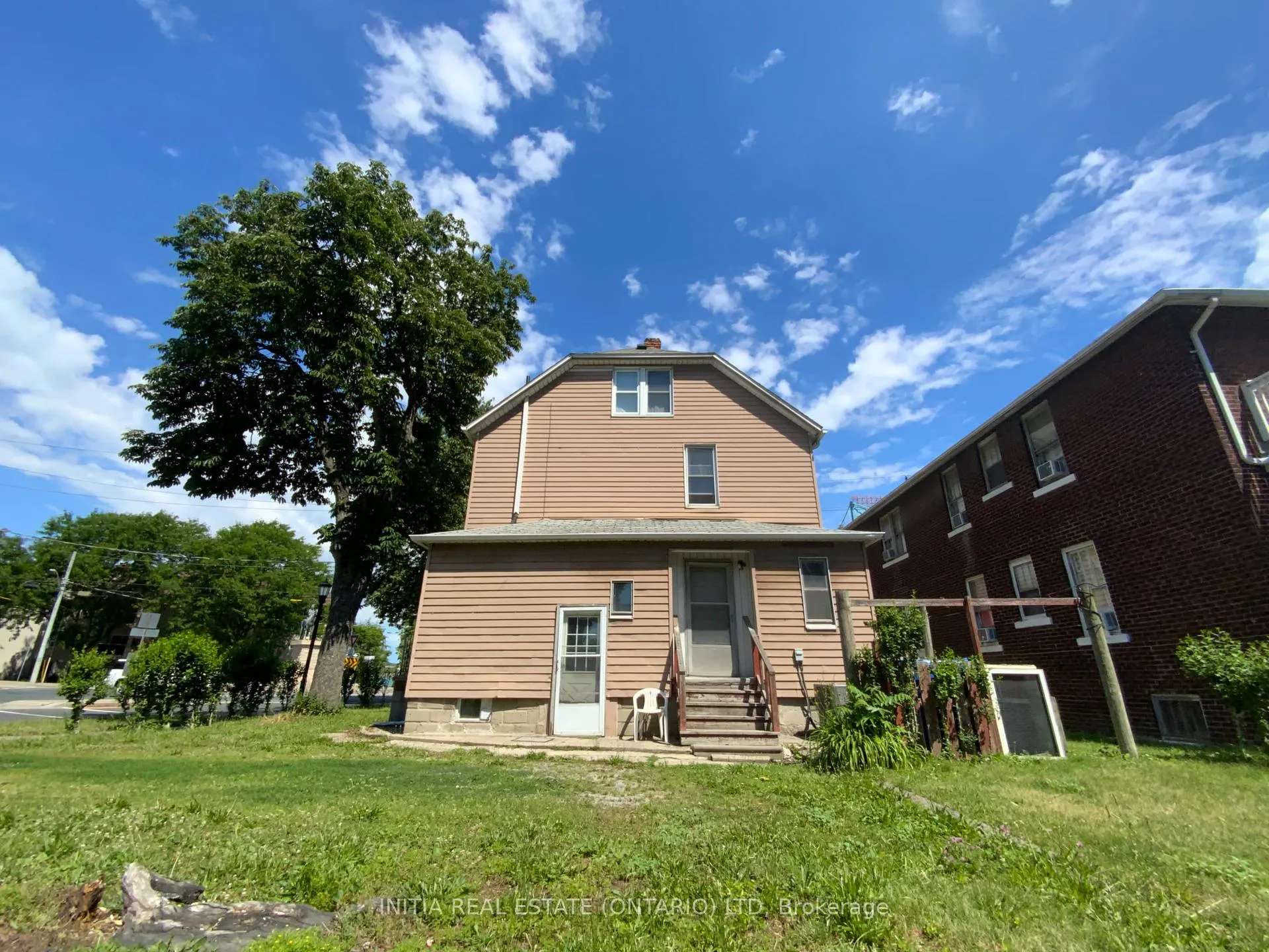 Photo of 2995 University Avenue W