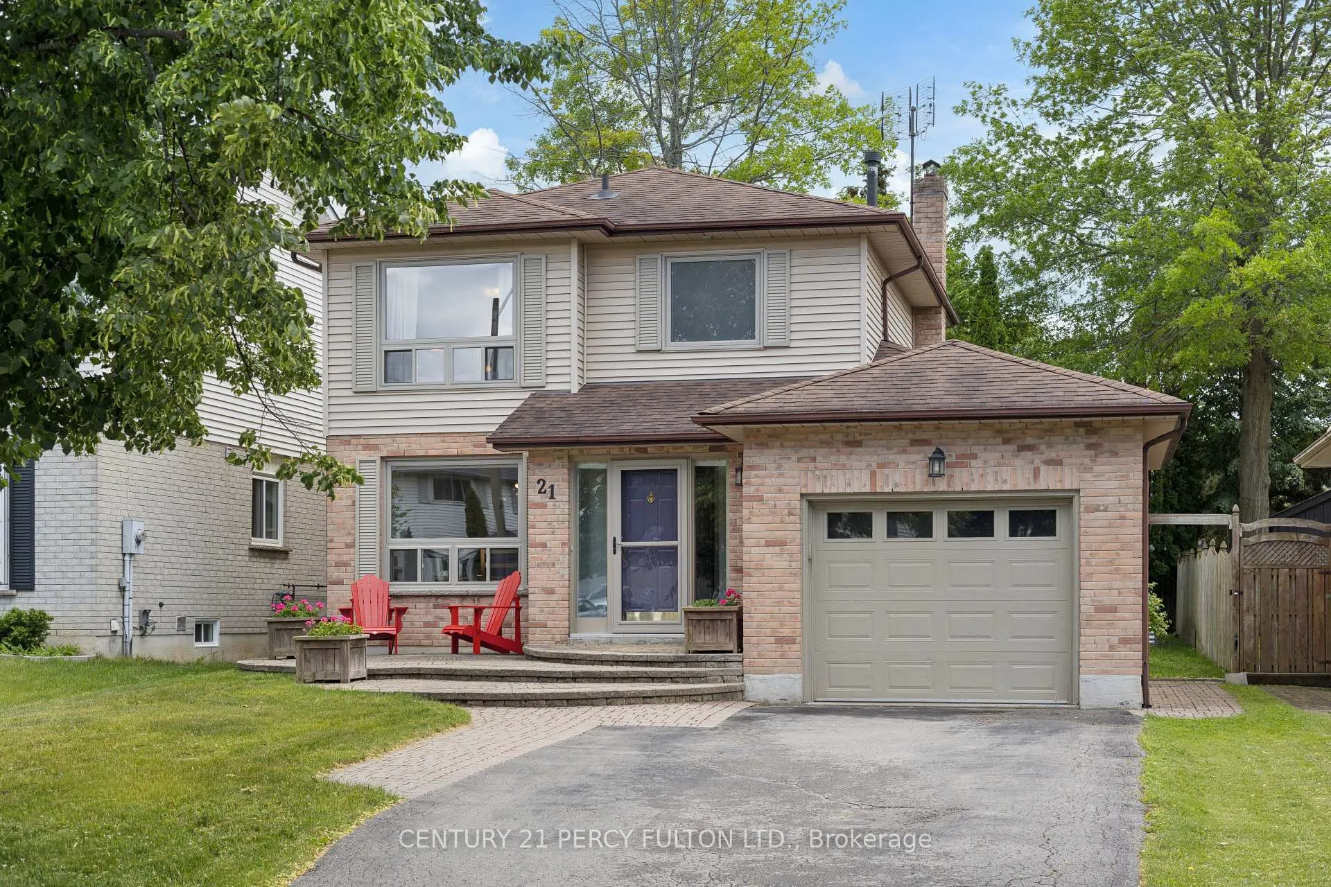 Photo 2 of 21 Arran Court, Clarington, Courtice — HOMEH