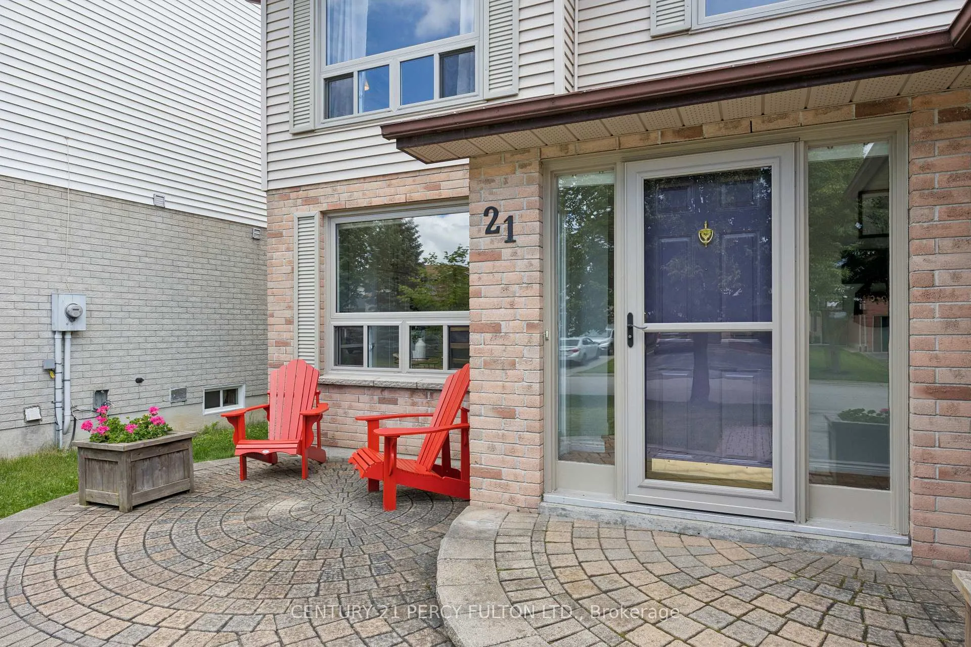 Photo 3 of 21 Arran Court, Clarington, Courtice — HOMEH