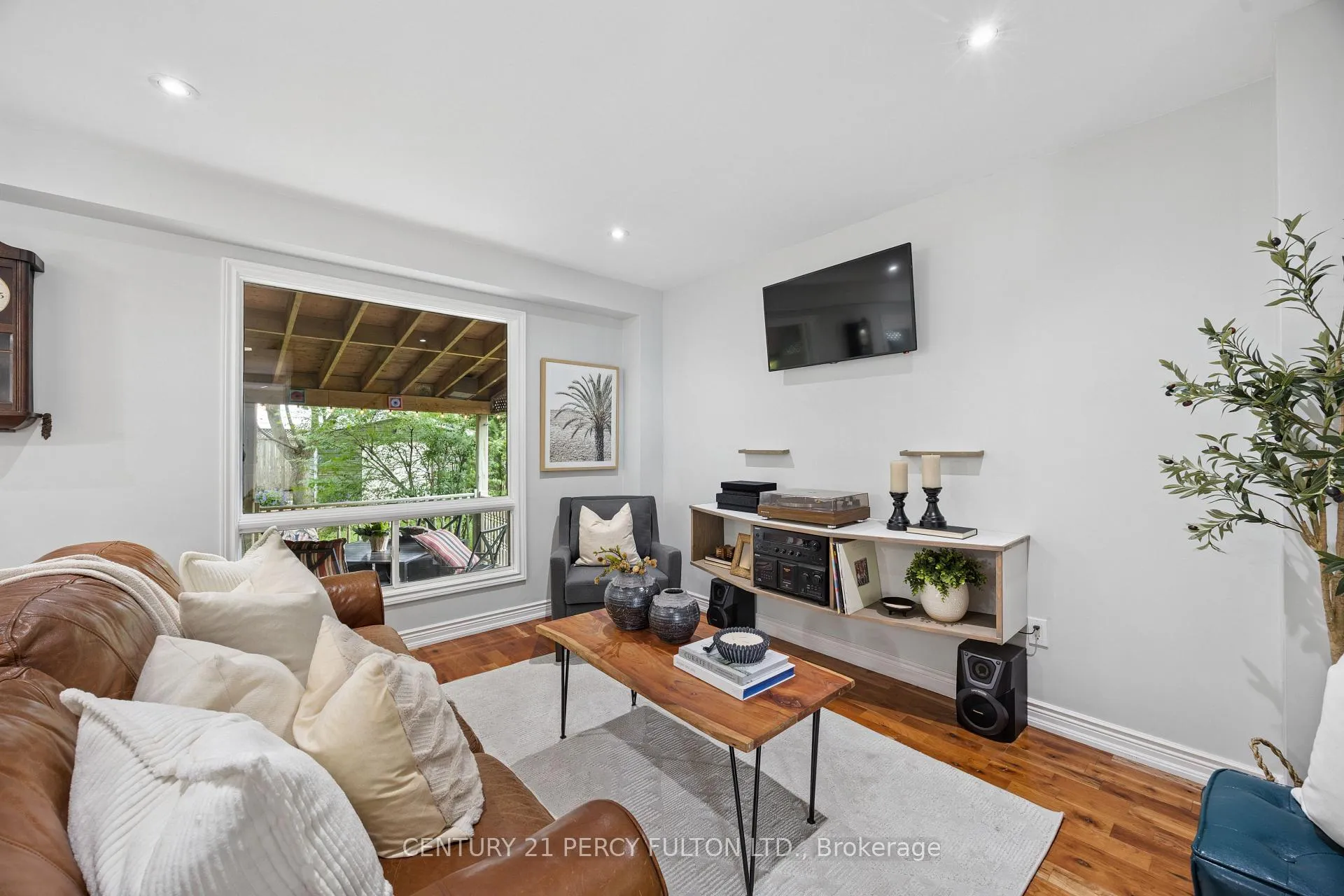 Photo 6 of 21 Arran Court, Clarington, Courtice — HOMEH