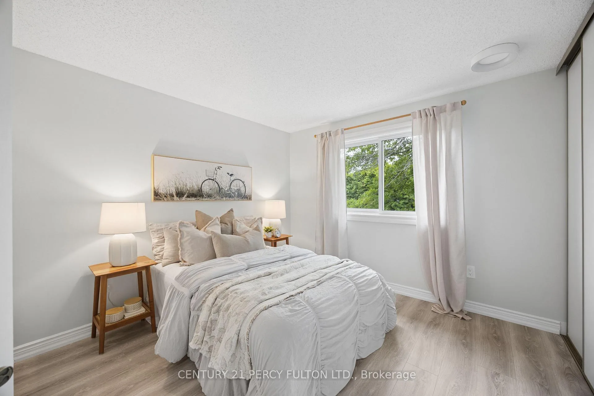Photo 18 of 21 Arran Court, Clarington, Courtice — HOMEH