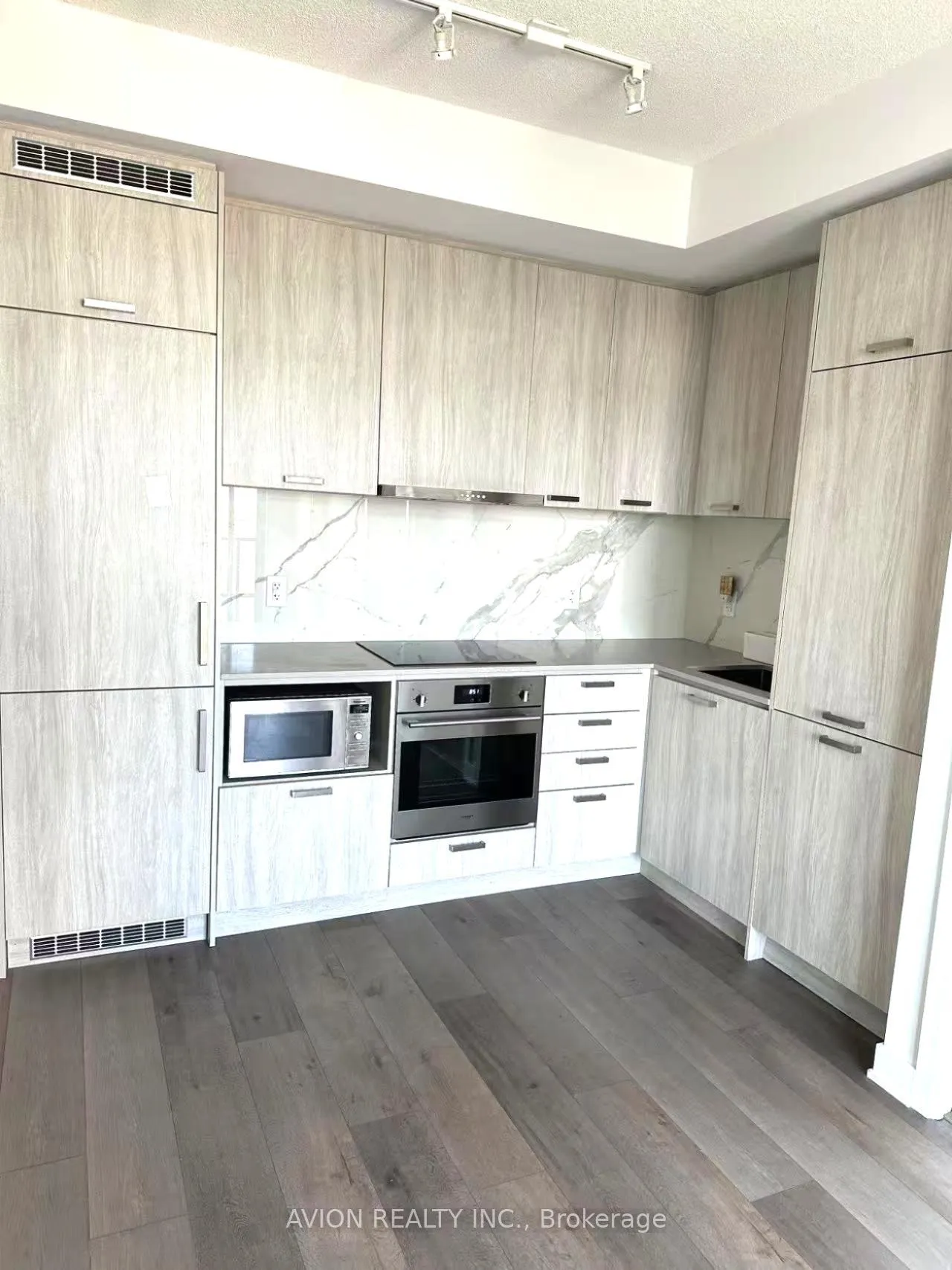 Photo 3 of Unit 612, 38 Honeycrisp Crescent, Vaughan, Vaughan Corporate Centre — HOMEH