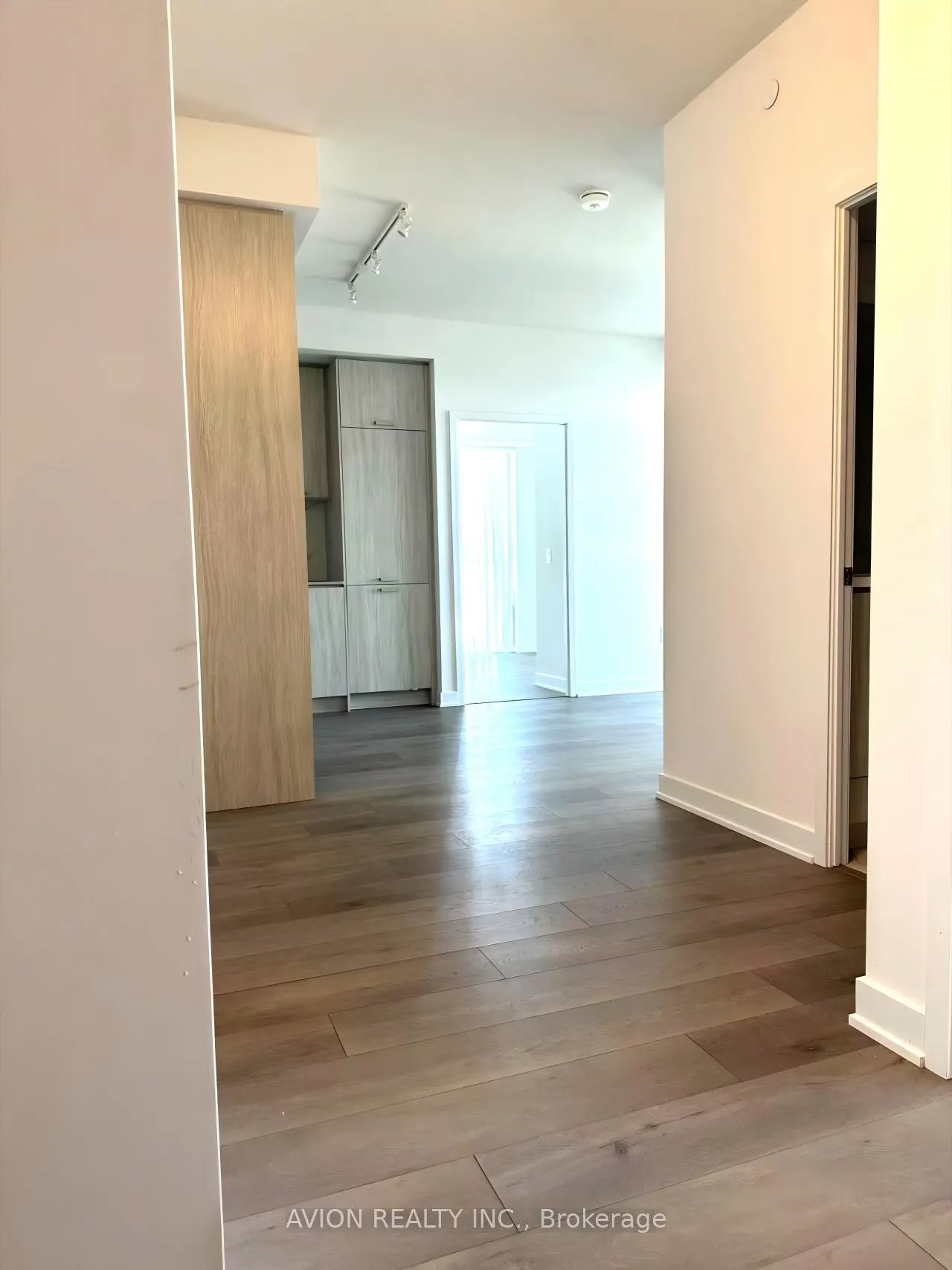 Photo 4 of Unit 612, 38 Honeycrisp Crescent, Vaughan, Vaughan Corporate Centre — HOMEH