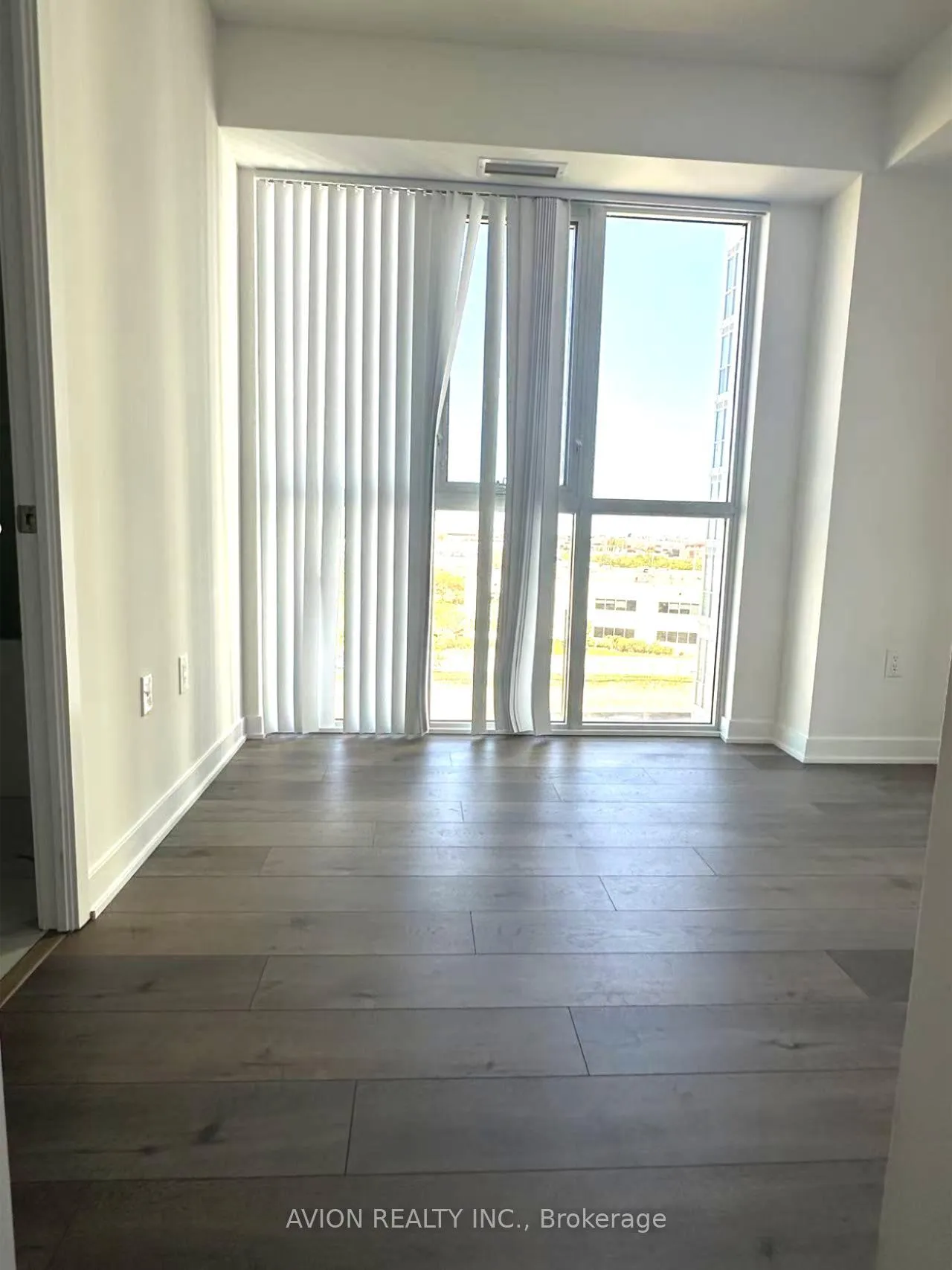 Photo 5 of Unit 612, 38 Honeycrisp Crescent, Vaughan, Vaughan Corporate Centre — HOMEH