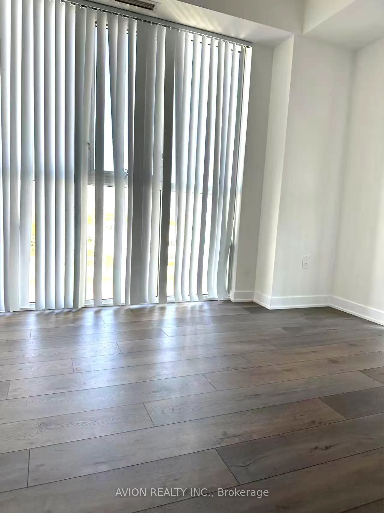 Photo 8 of Unit 612, 38 Honeycrisp Crescent, Vaughan, Vaughan Corporate Centre — HOMEH