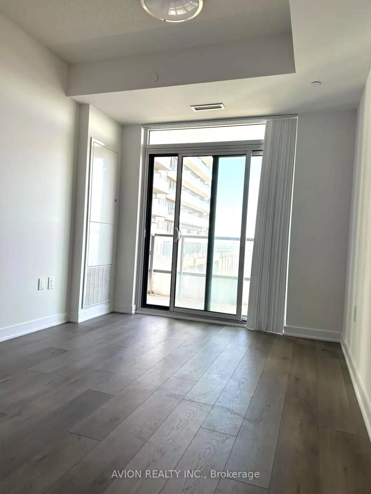 Photo 11 of Unit 612, 38 Honeycrisp Crescent, Vaughan, Vaughan Corporate Centre — HOMEH