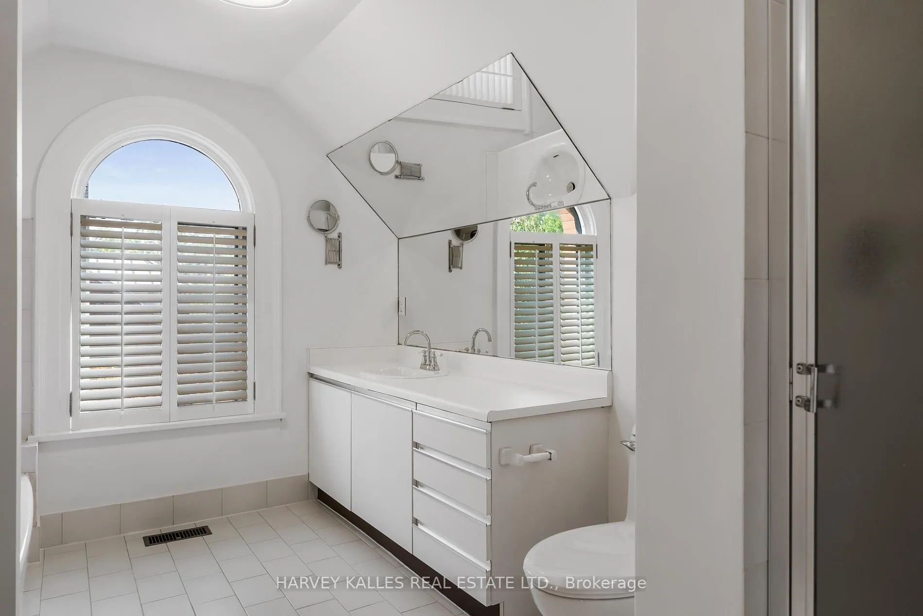 Photo 24 of 65 Elgin Avenue, Toronto, The Annex — HOMEH