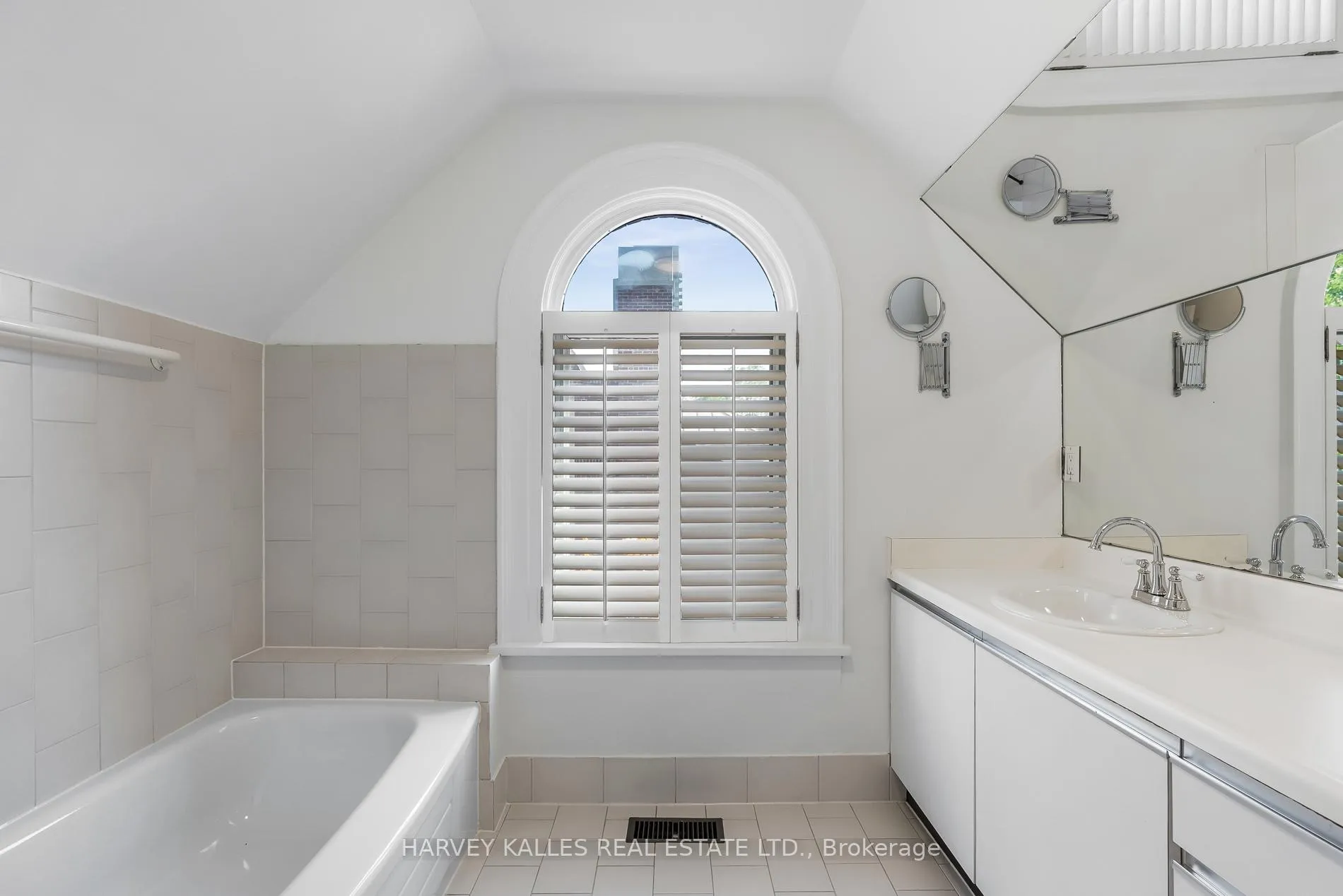 Photo 25 of 65 Elgin Avenue, Toronto, The Annex — HOMEH