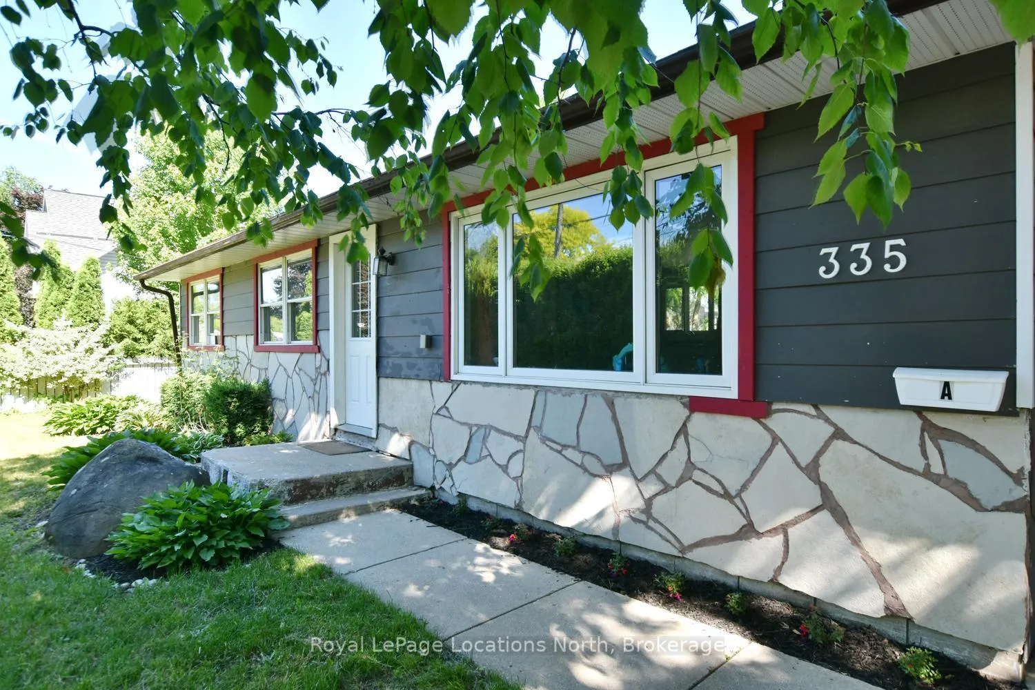 Photo 3 of 335 Fourth Street W, Collingwood — HOMEH