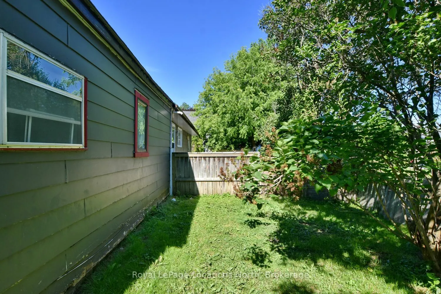 Photo 8 of 335 Fourth Street W, Collingwood — HOMEH