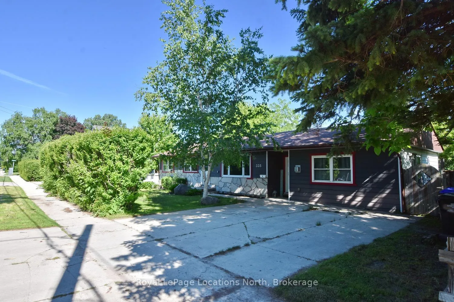 Photo 9 of 335 Fourth Street W, Collingwood — HOMEH