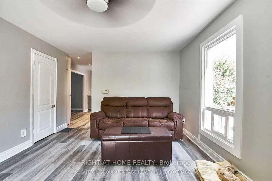 Photo 5 of 4 Ontario Street, Ajax, Central — HOMEH