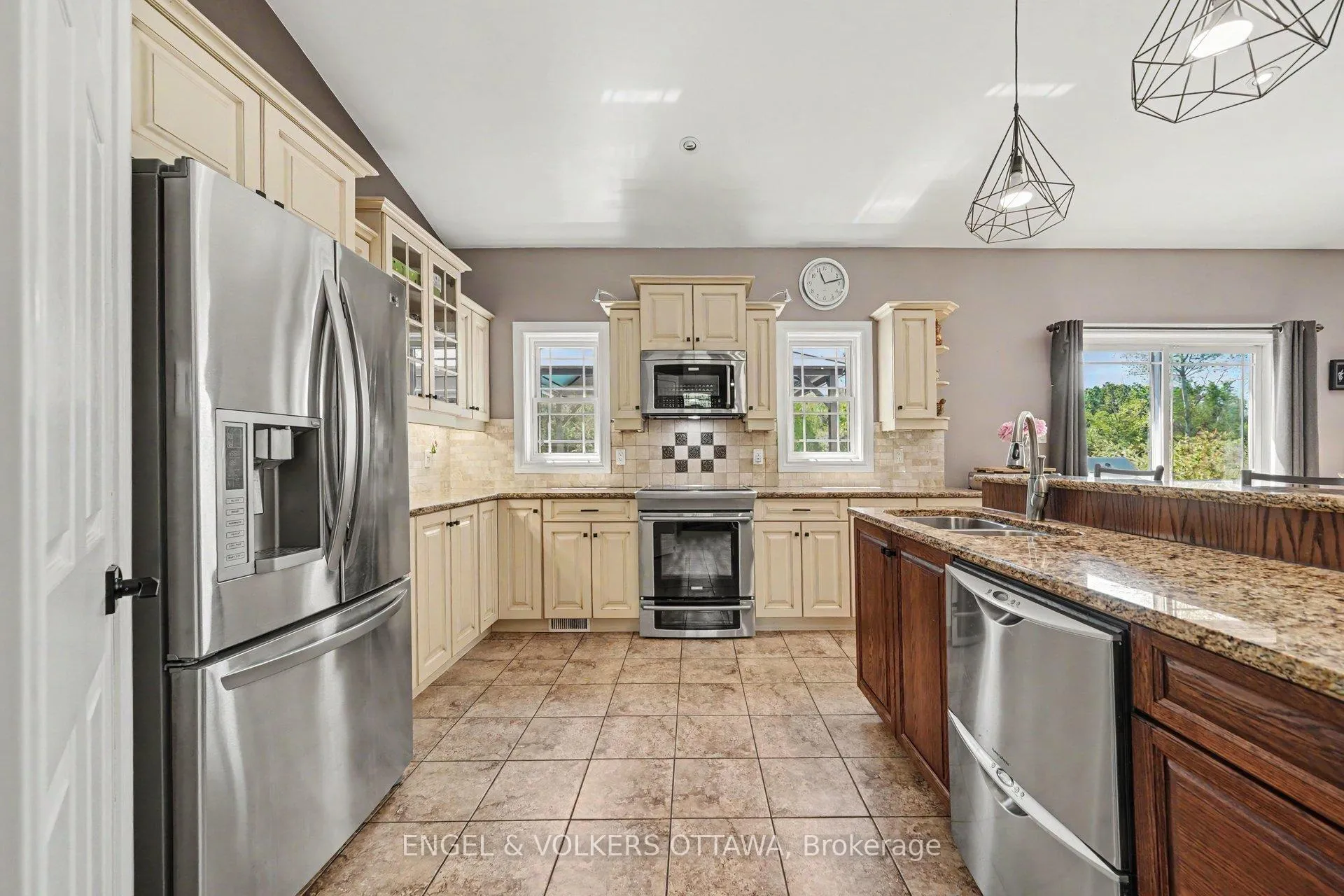 Photo 10 of 382 Craig Road, North Grenville, North Grenville Twp (Kemptville South) — HOMEH