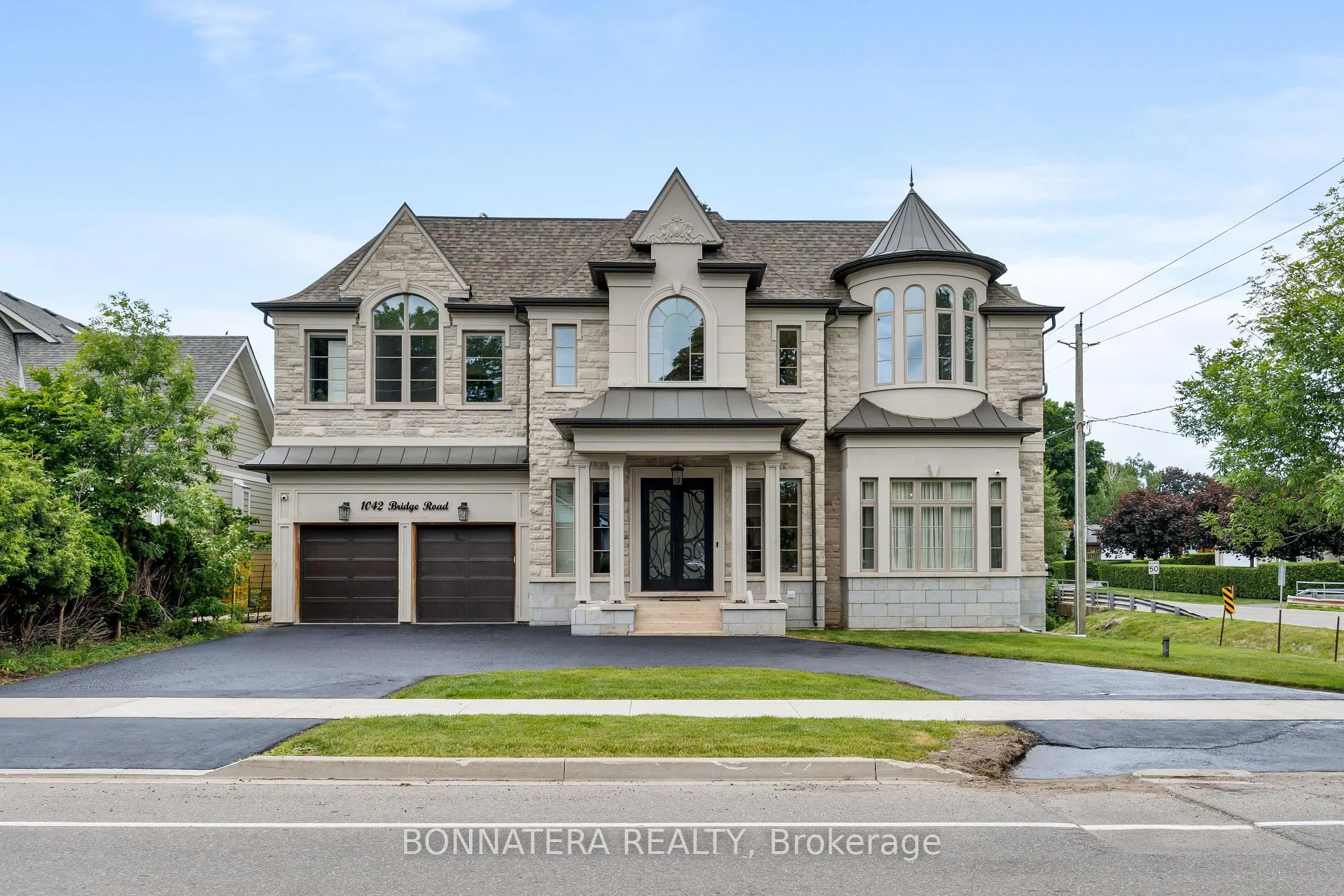 Photo 1 of 1042 Bridge Road, Oakville, West — HOMEH