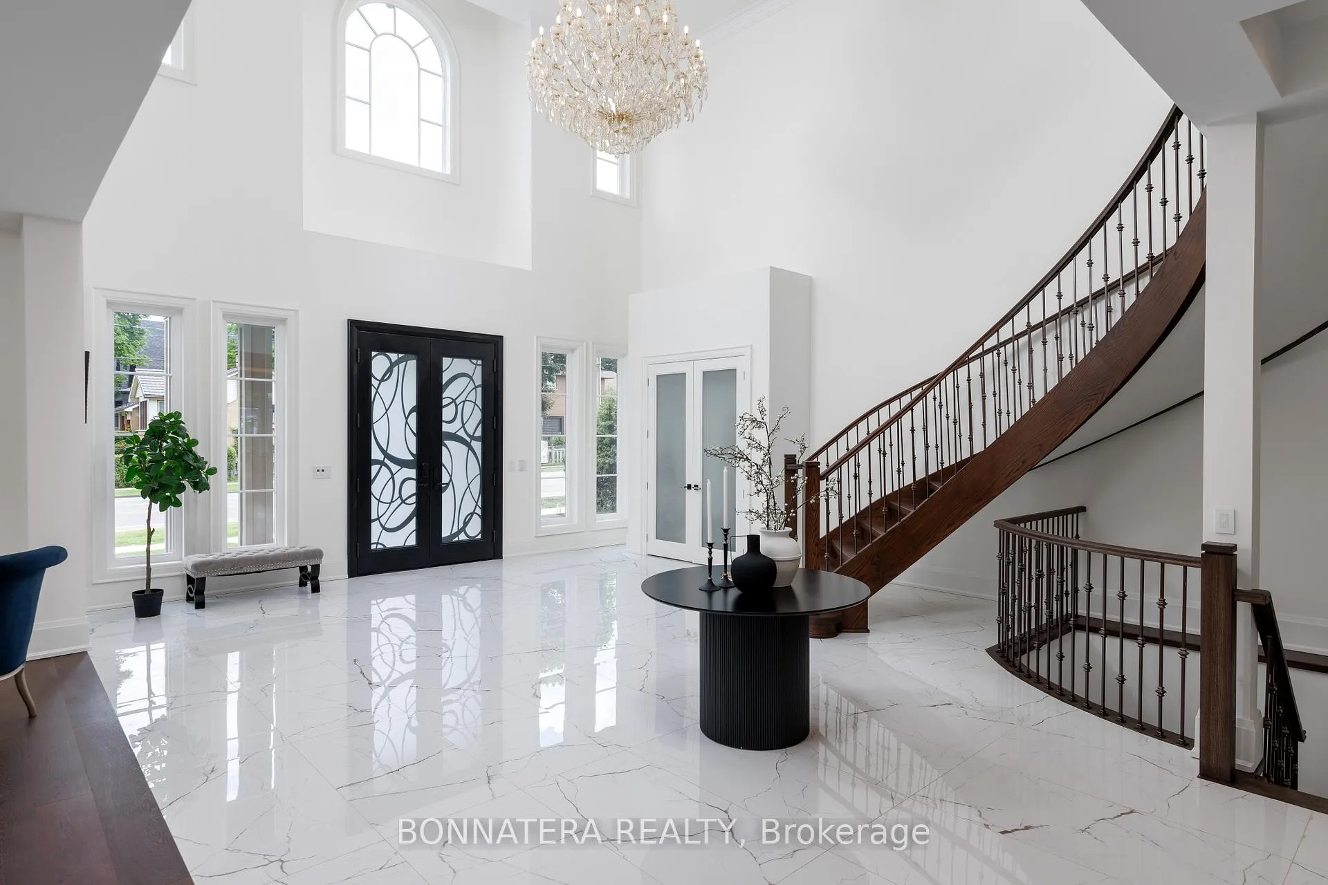 Photo 3 of 1042 Bridge Road, Oakville, West — HOMEH