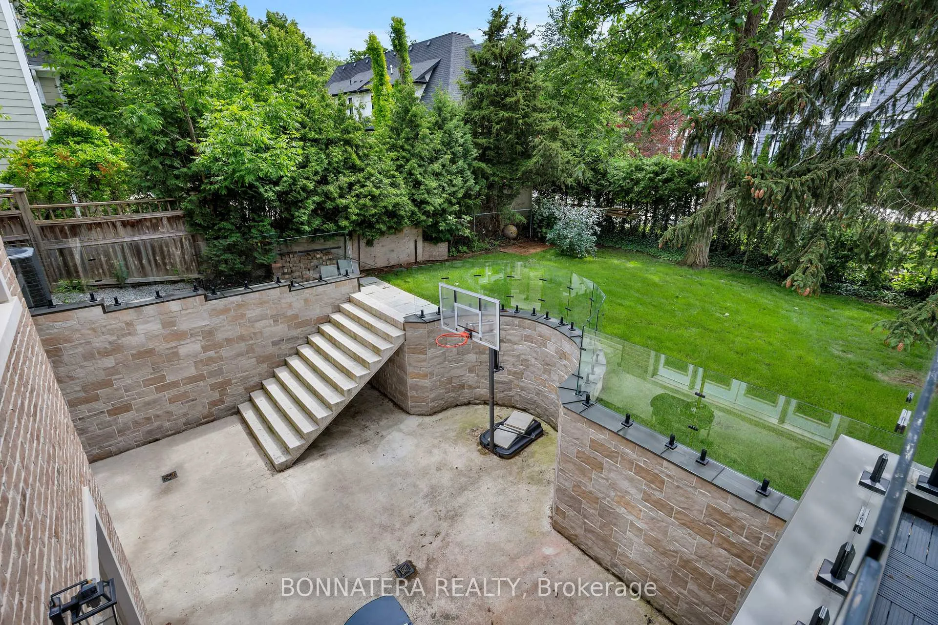 Photo 18 of 1042 Bridge Road, Oakville, West — HOMEH