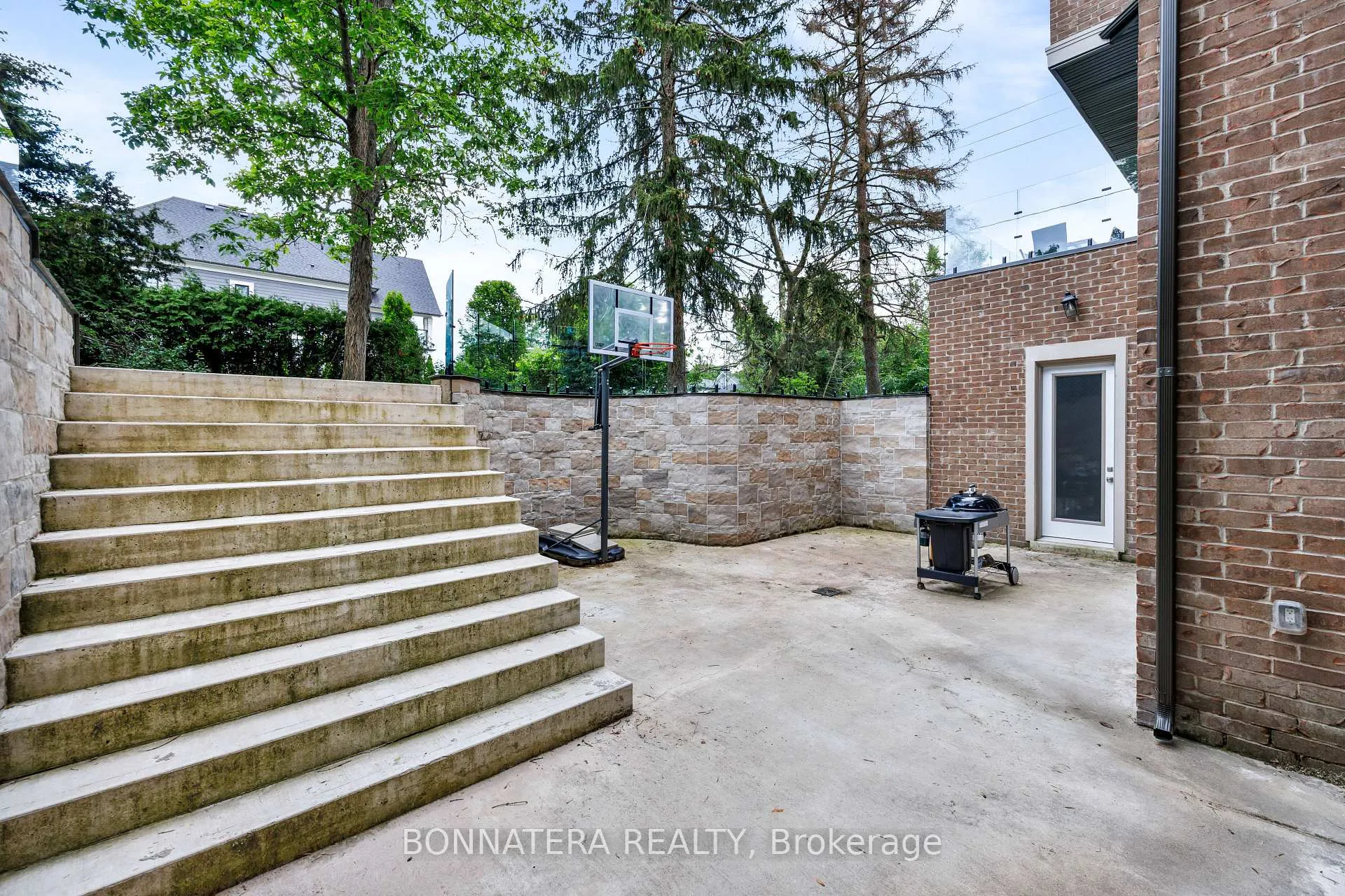 Photo 41 of 1042 Bridge Road, Oakville, West — HOMEH