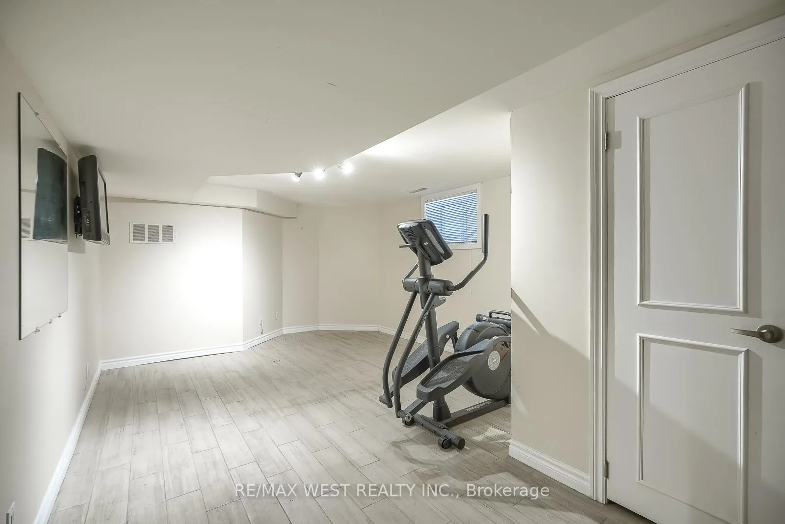 Photo 36 of 70 Forest Hill Road, Toronto, Casa Loma — HOMEH