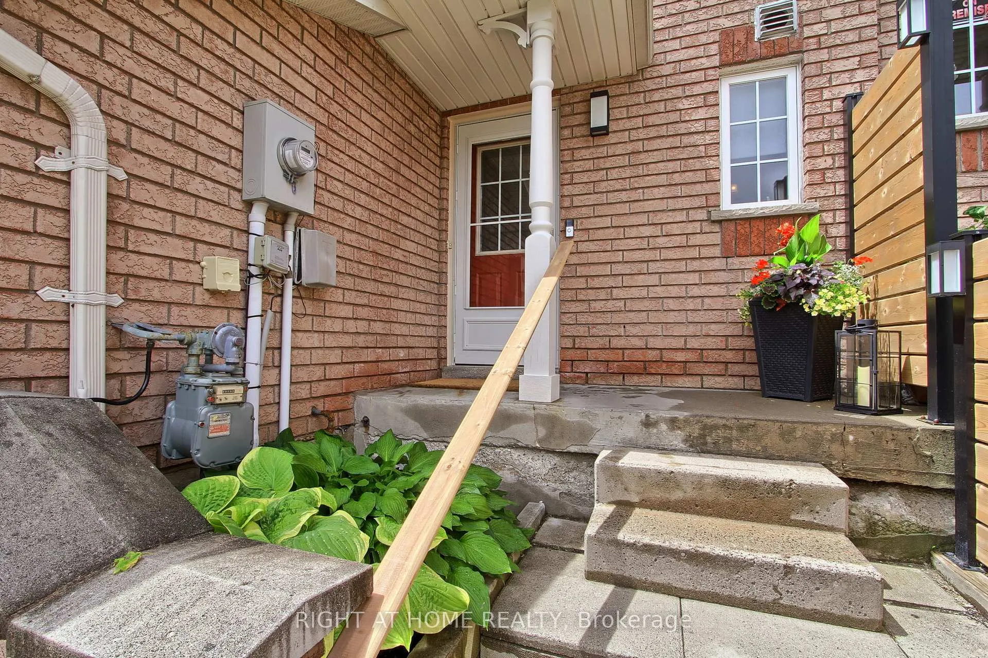 Photo 5 of 108 Gadwall Avenue, Barrie, Painswick South — HOMEH