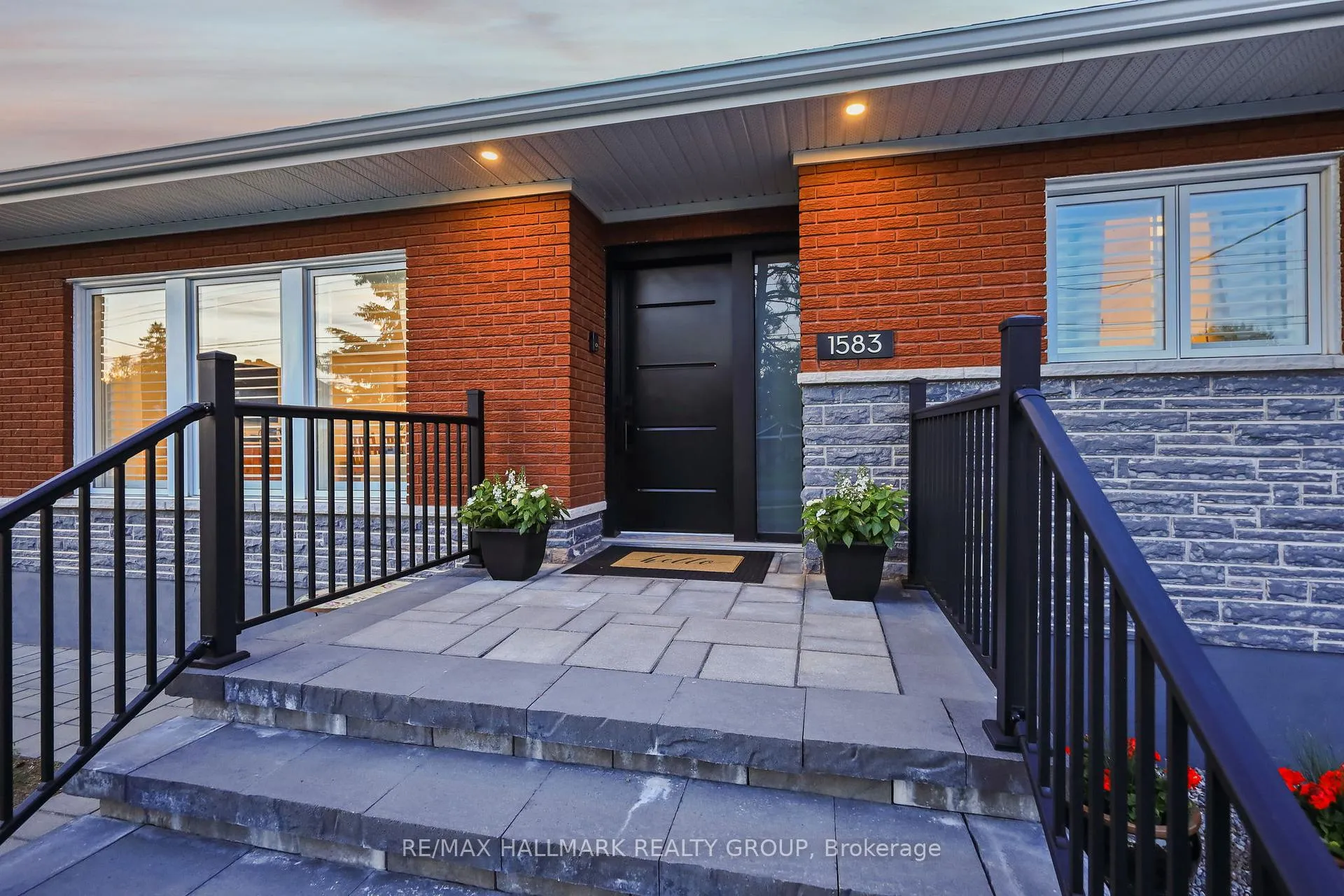 Photo 2 of 1583 Maxime Street, Ottawa, Pineview — HOMEH
