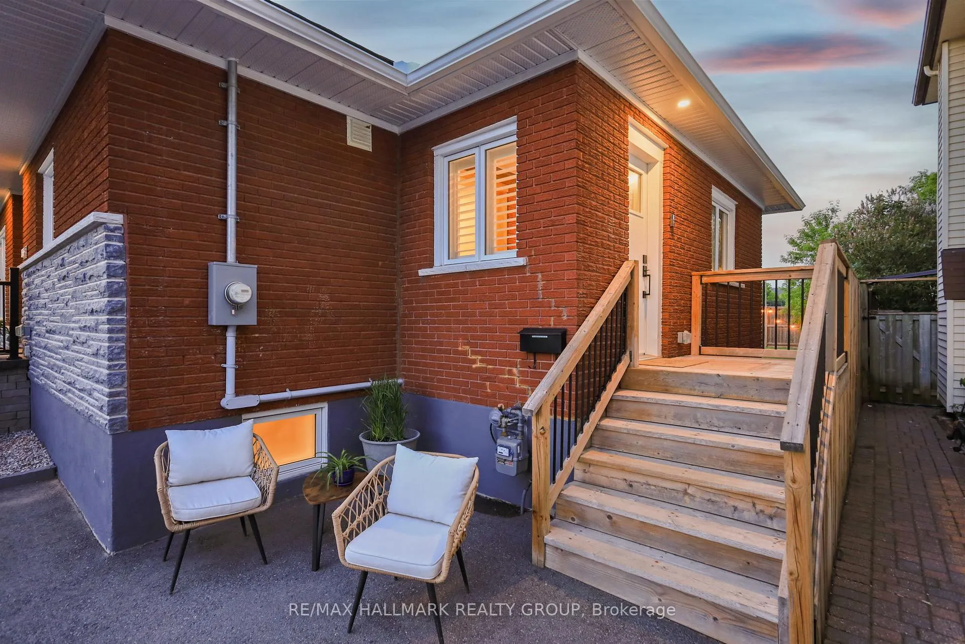 Photo 3 of 1583 Maxime Street, Ottawa, Pineview — HOMEH
