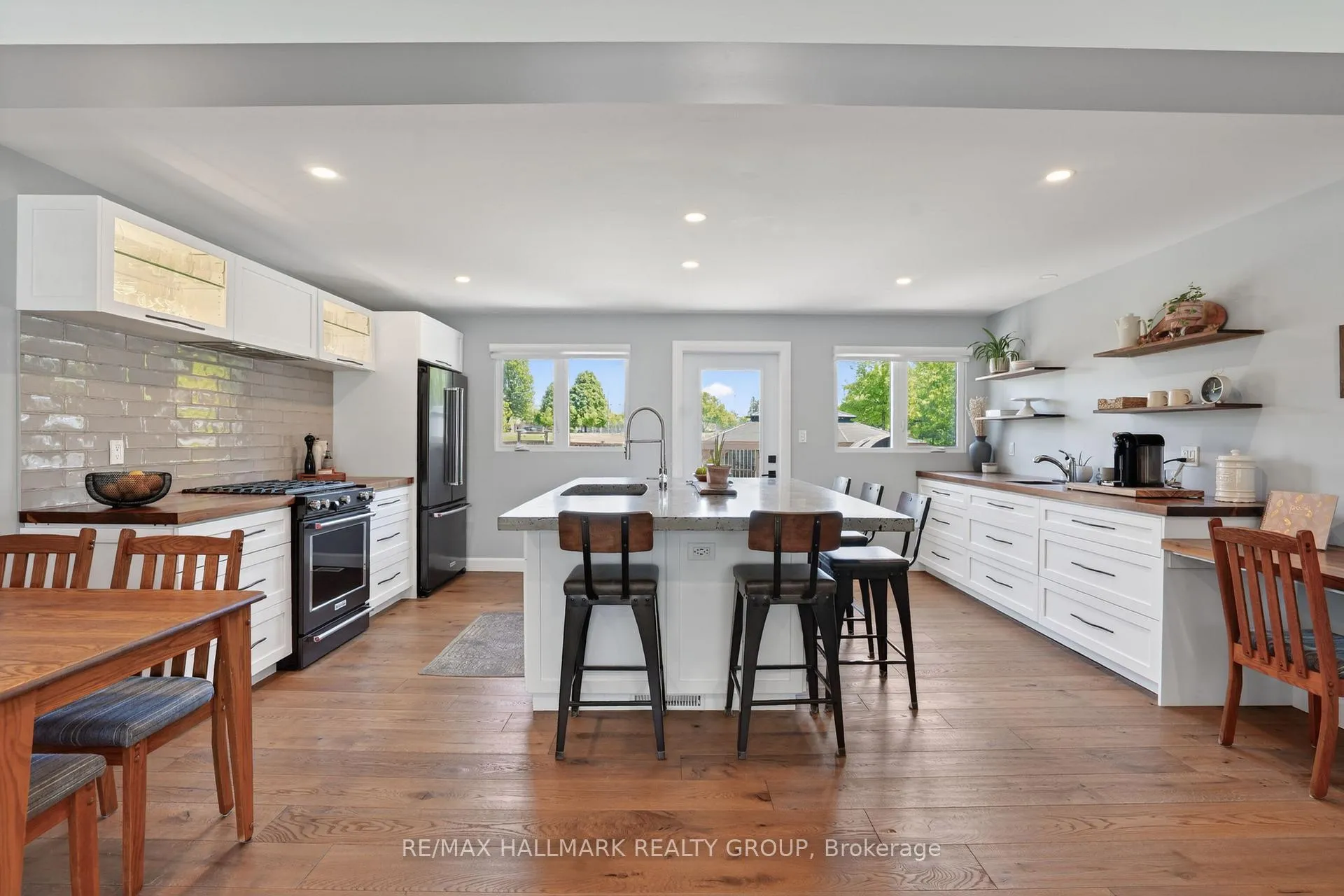 Photo 8 of 1583 Maxime Street, Ottawa, Pineview — HOMEH
