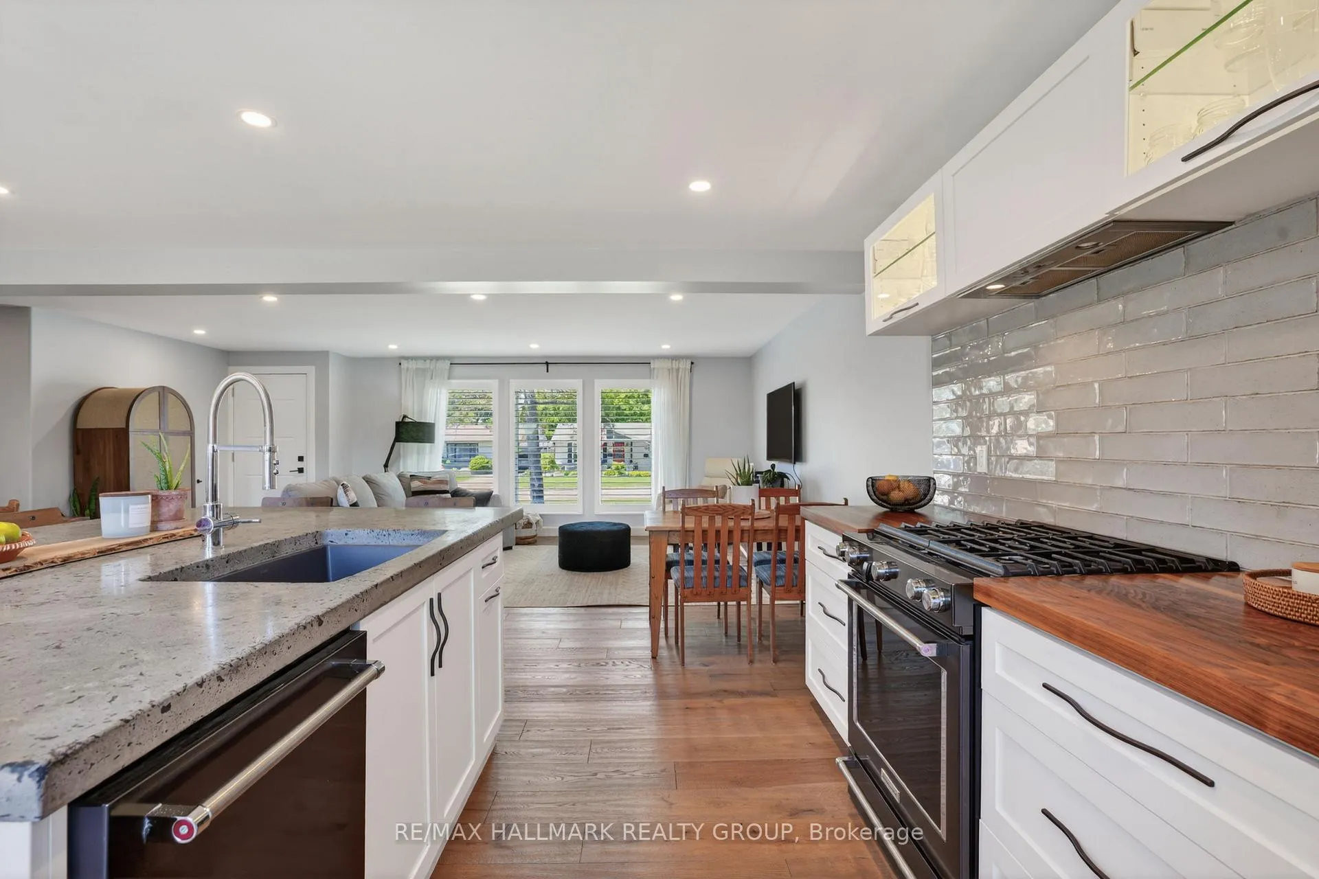 Photo 9 of 1583 Maxime Street, Ottawa, Pineview — HOMEH