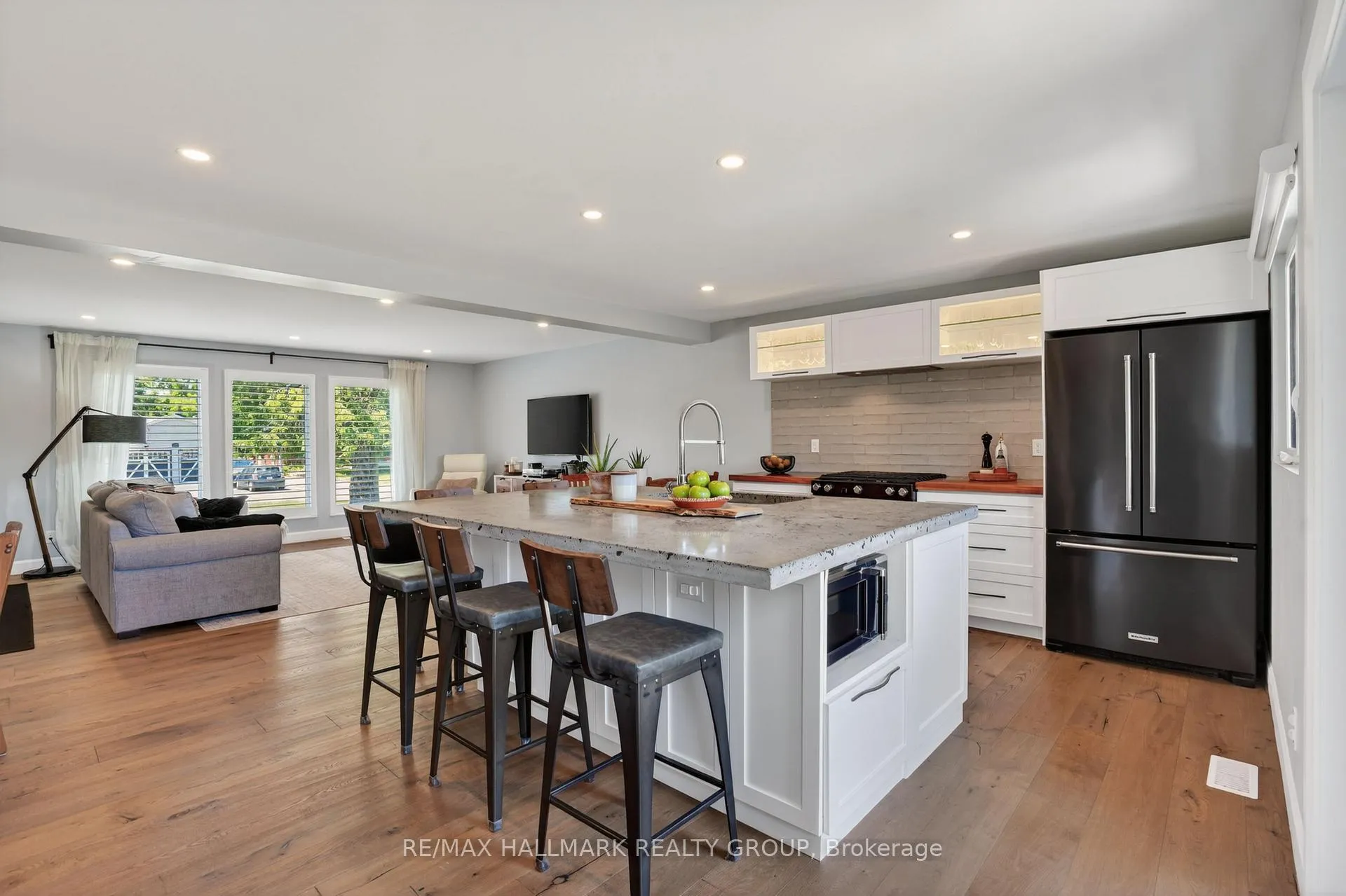 Photo 10 of 1583 Maxime Street, Ottawa, Pineview — HOMEH