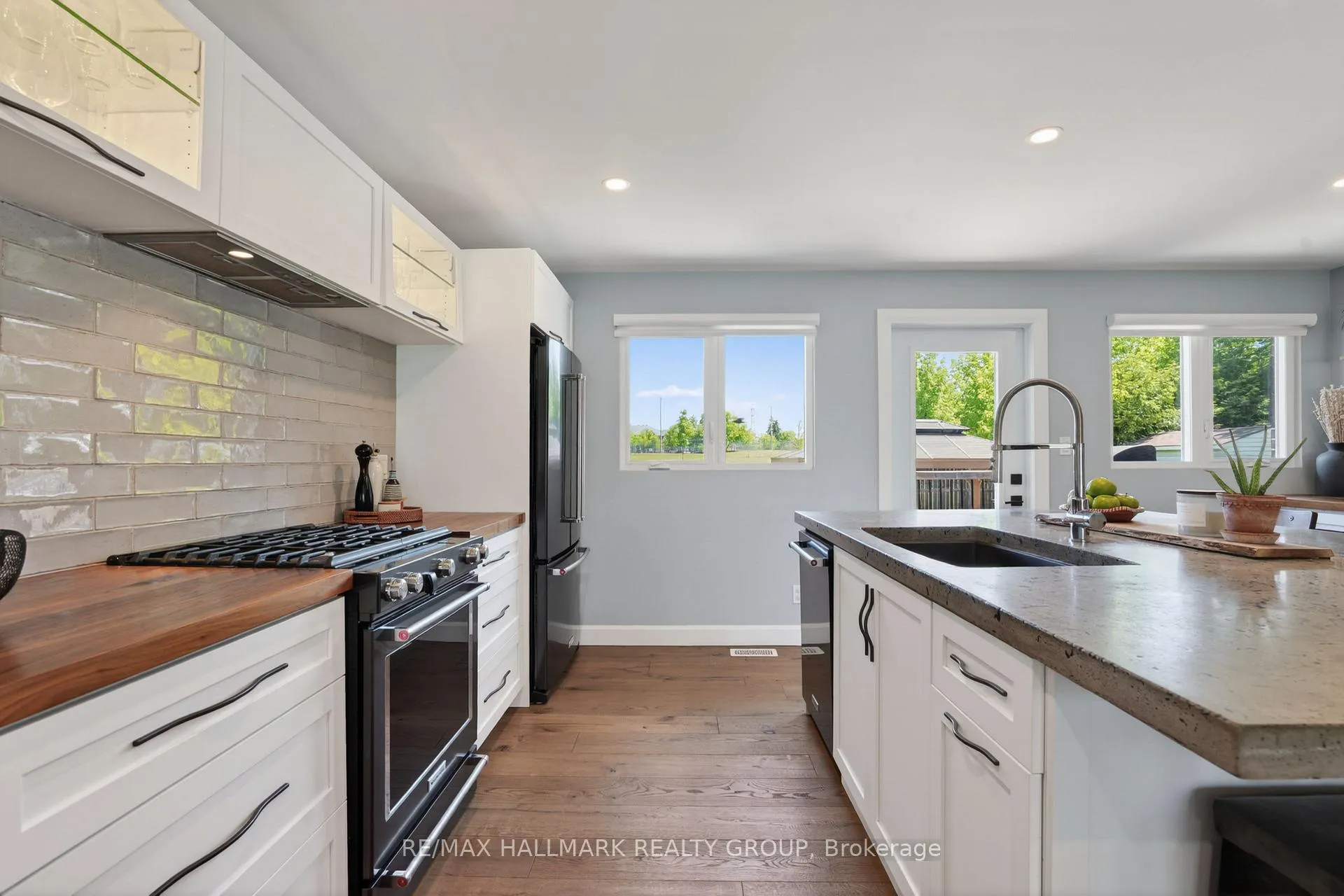 Photo 11 of 1583 Maxime Street, Ottawa, Pineview — HOMEH