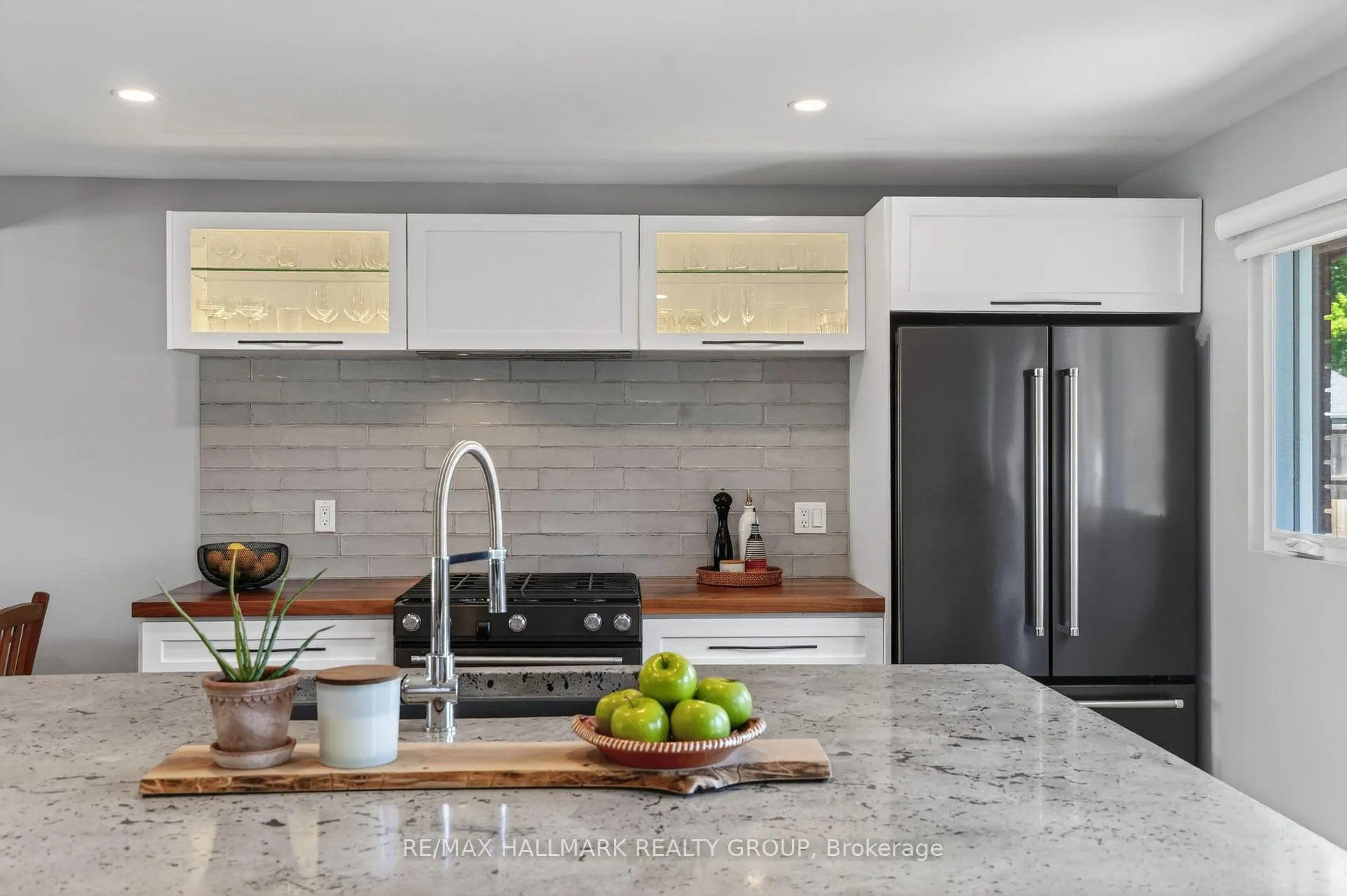 Photo 12 of 1583 Maxime Street, Ottawa, Pineview — HOMEH