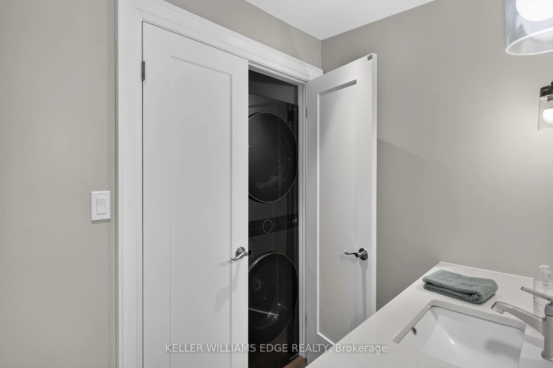 Photo 23 of 258 Lynden Road, Hamilton, Rural Flamborough — HOMEH