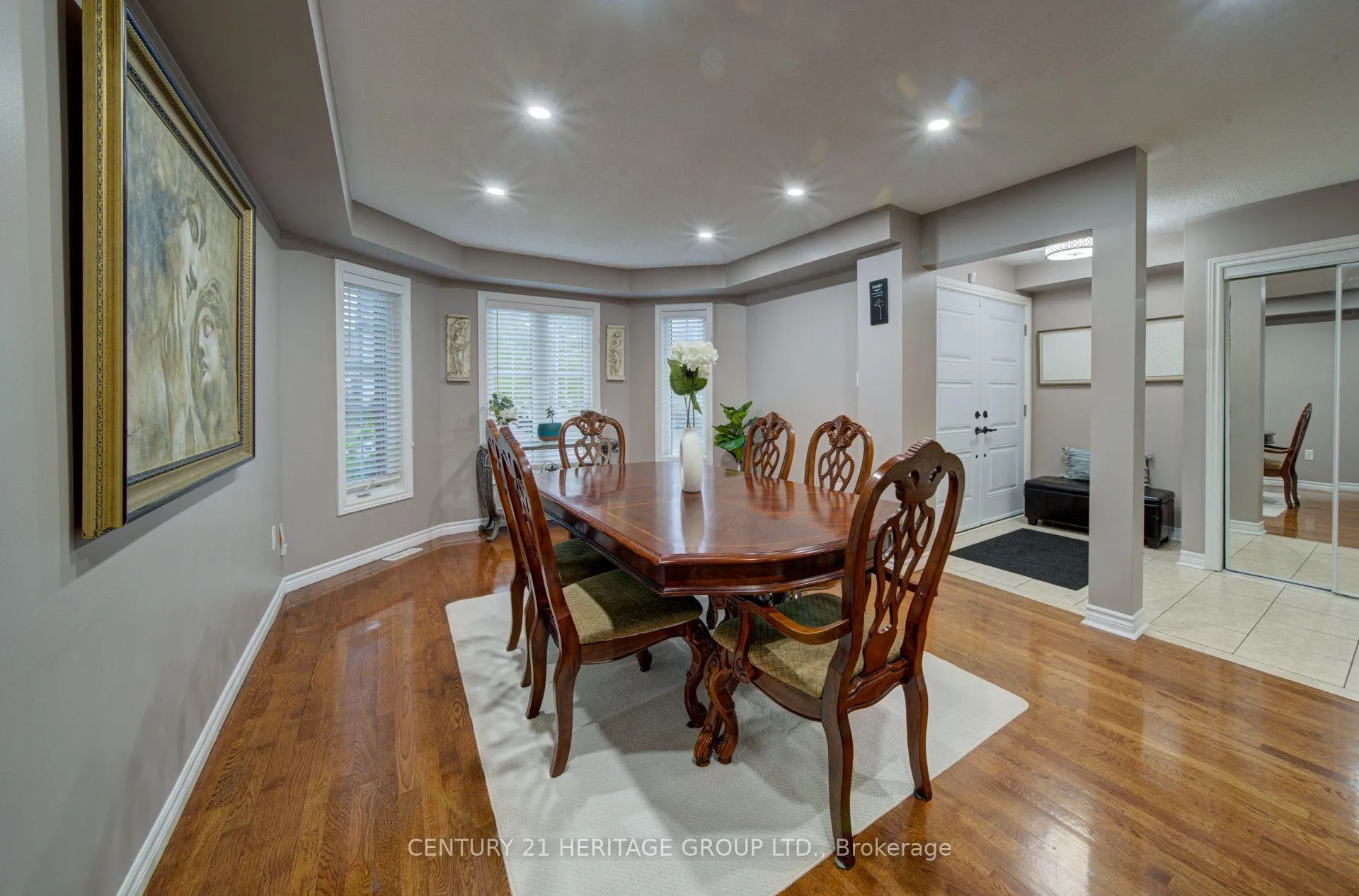 Photo 5 of 11 Maple Crown Terrace S, Barrie, Innis-Shore — HOMEH