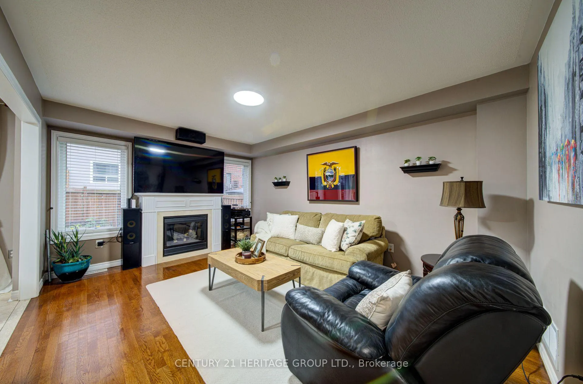 Photo 6 of 11 Maple Crown Terrace S, Barrie, Innis-Shore — HOMEH