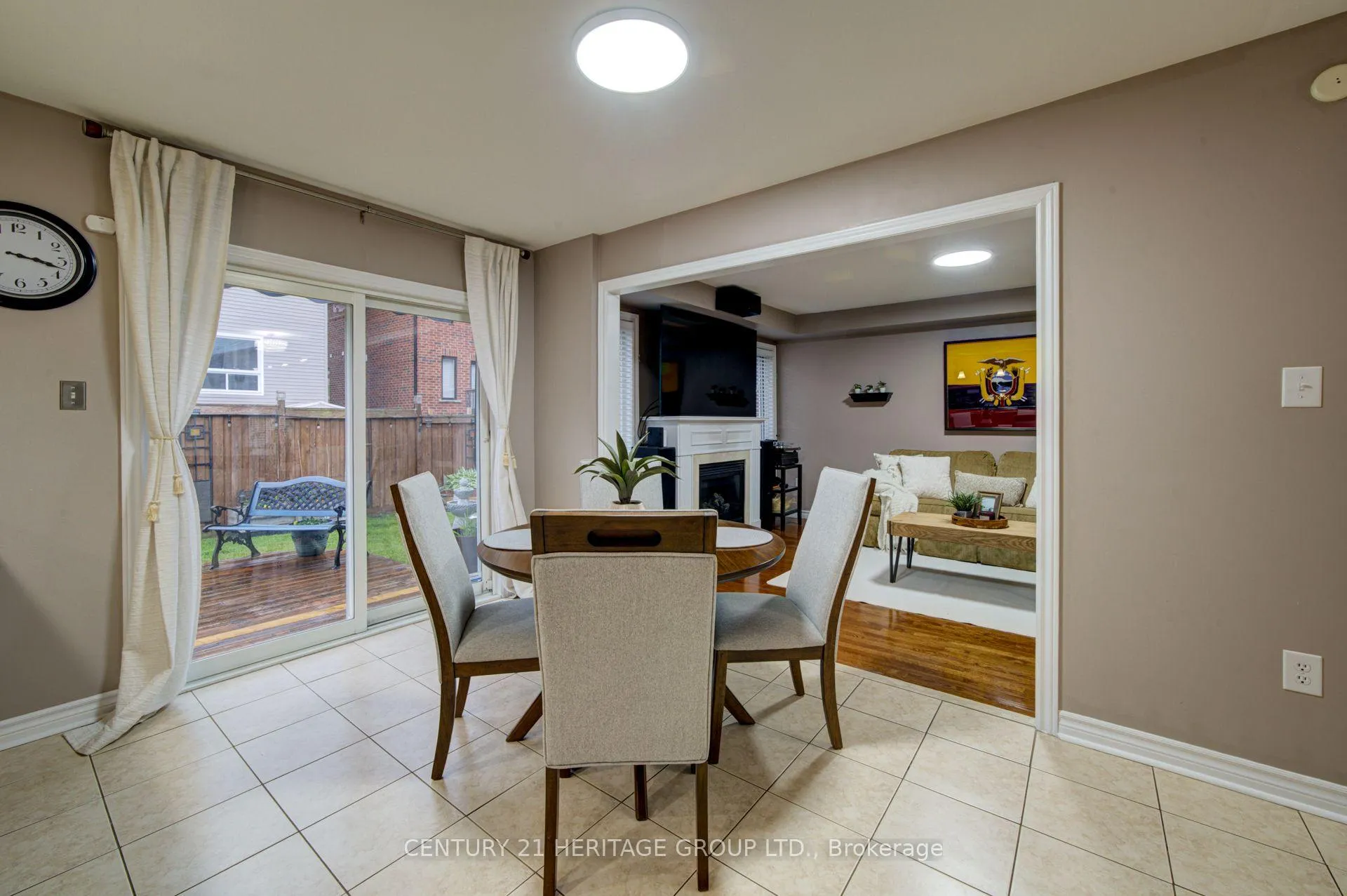 Photo 9 of 11 Maple Crown Terrace S, Barrie, Innis-Shore — HOMEH