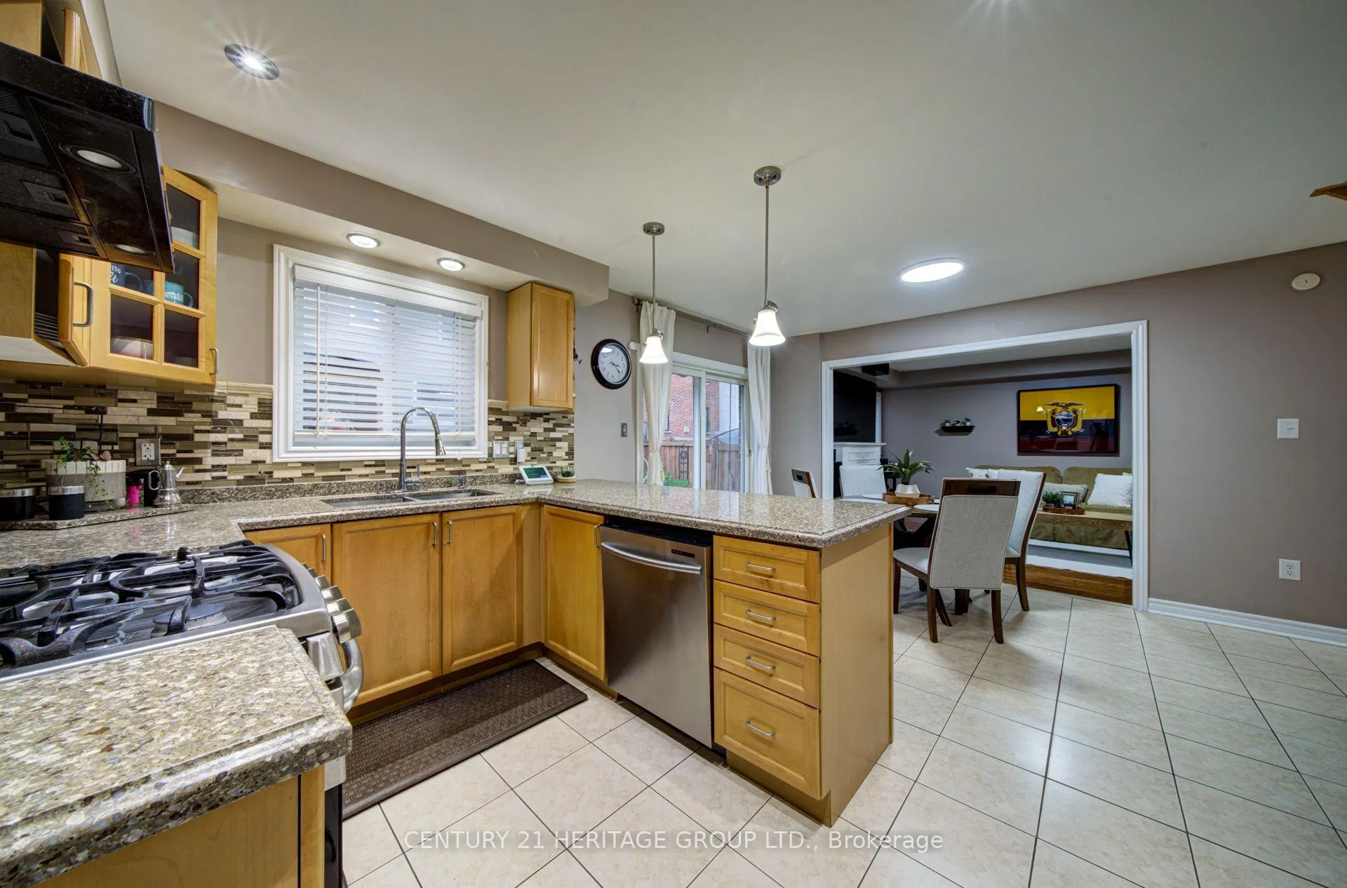 Photo 11 of 11 Maple Crown Terrace S, Barrie, Innis-Shore — HOMEH