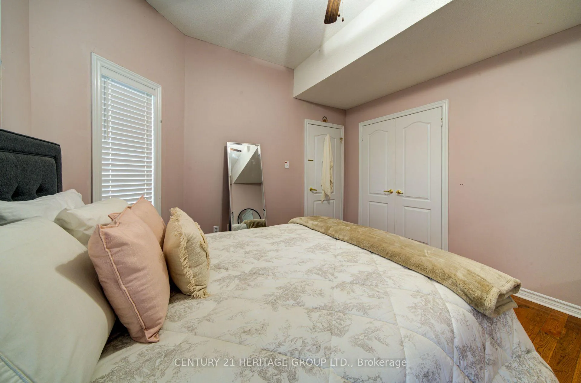 Photo 12 of 11 Maple Crown Terrace S, Barrie, Innis-Shore — HOMEH