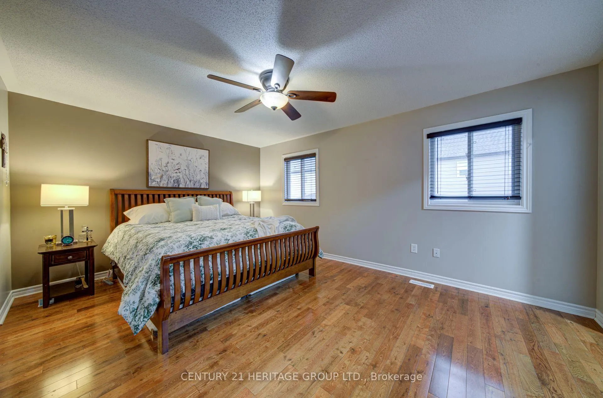 Photo 15 of 11 Maple Crown Terrace S, Barrie, Innis-Shore — HOMEH