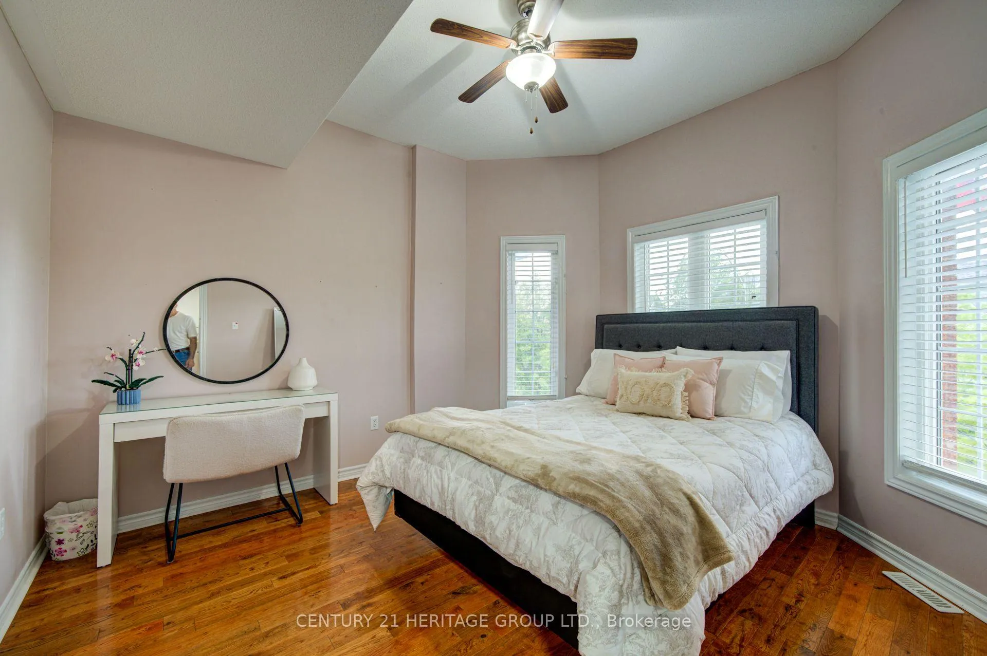 Photo 17 of 11 Maple Crown Terrace S, Barrie, Innis-Shore — HOMEH
