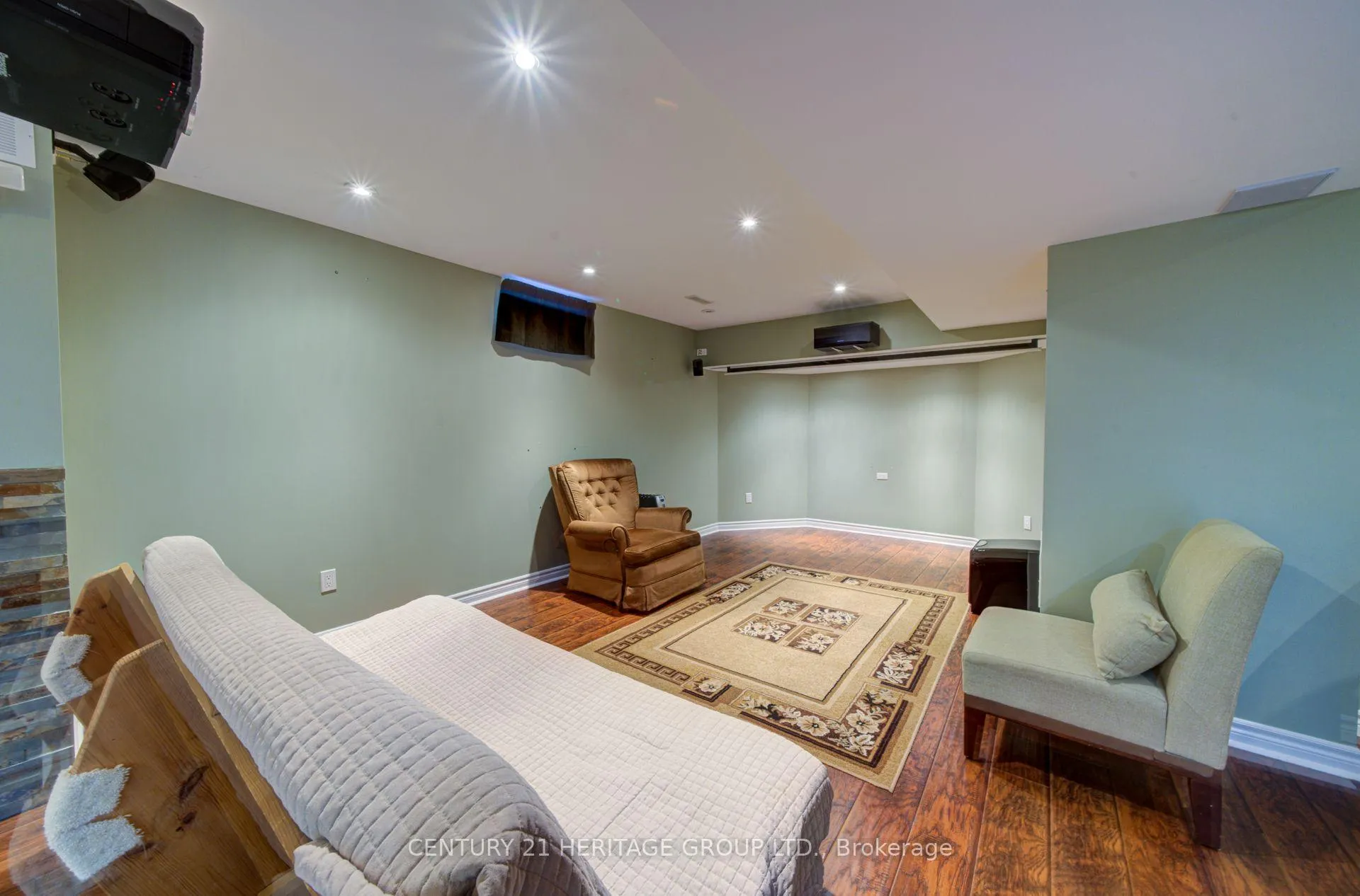 Photo 19 of 11 Maple Crown Terrace S, Barrie, Innis-Shore — HOMEH