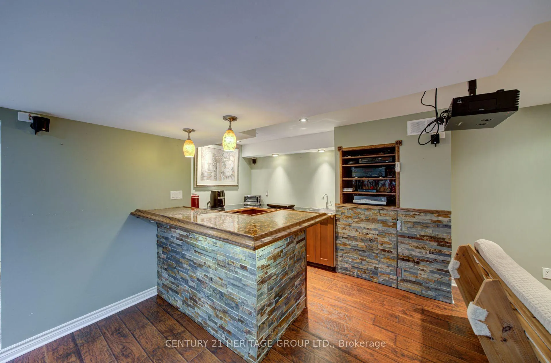 Photo 20 of 11 Maple Crown Terrace S, Barrie, Innis-Shore — HOMEH
