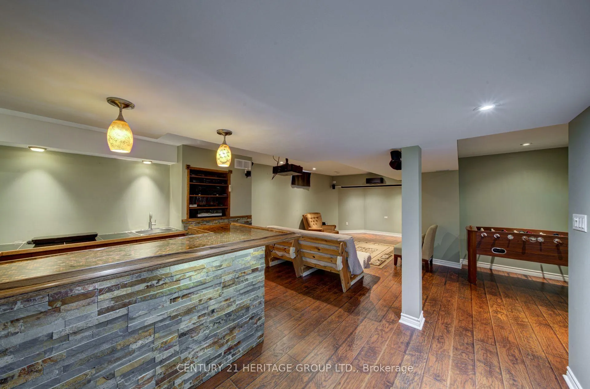 Photo 21 of 11 Maple Crown Terrace S, Barrie, Innis-Shore — HOMEH