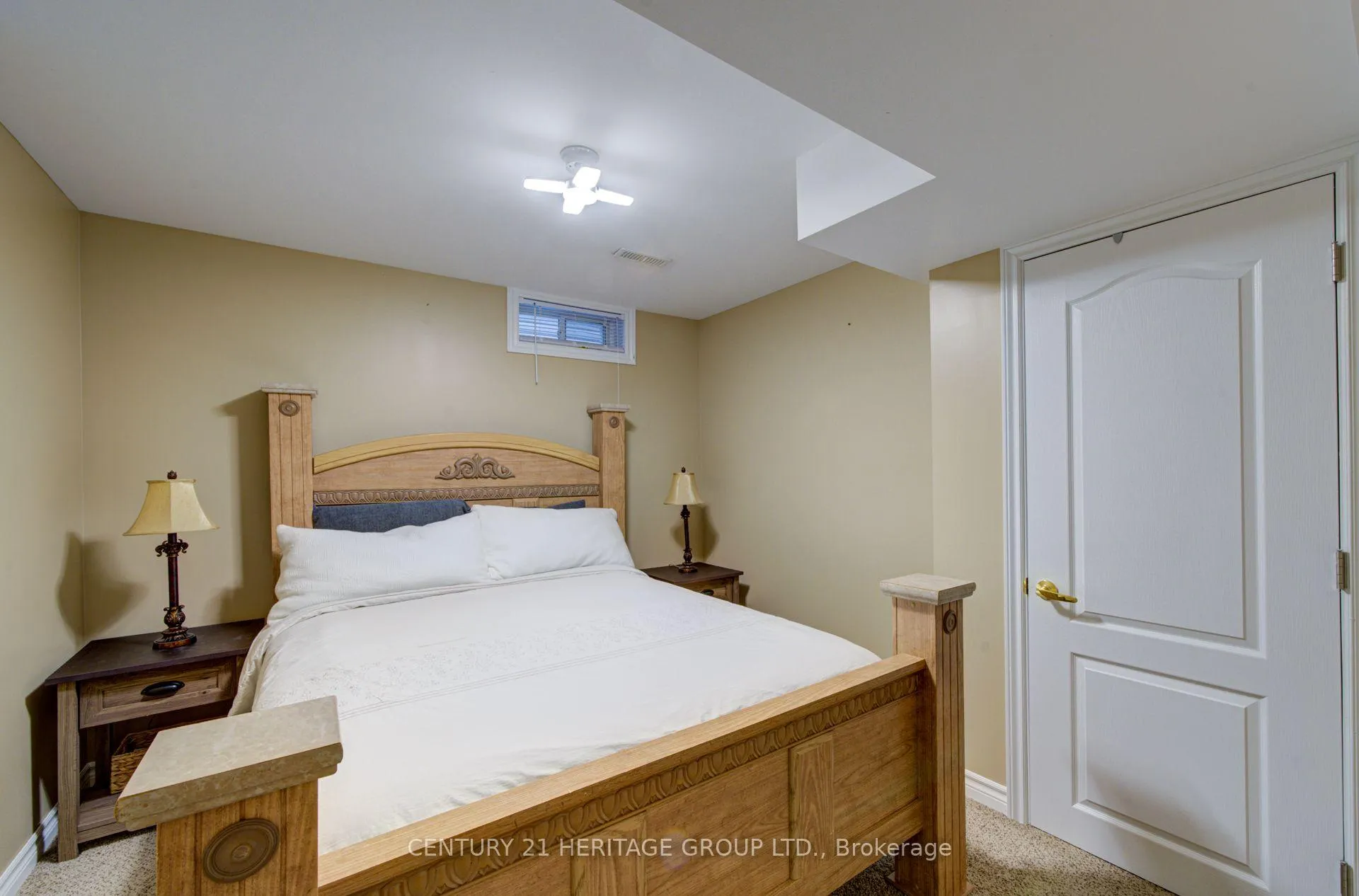 Photo 22 of 11 Maple Crown Terrace S, Barrie, Innis-Shore — HOMEH